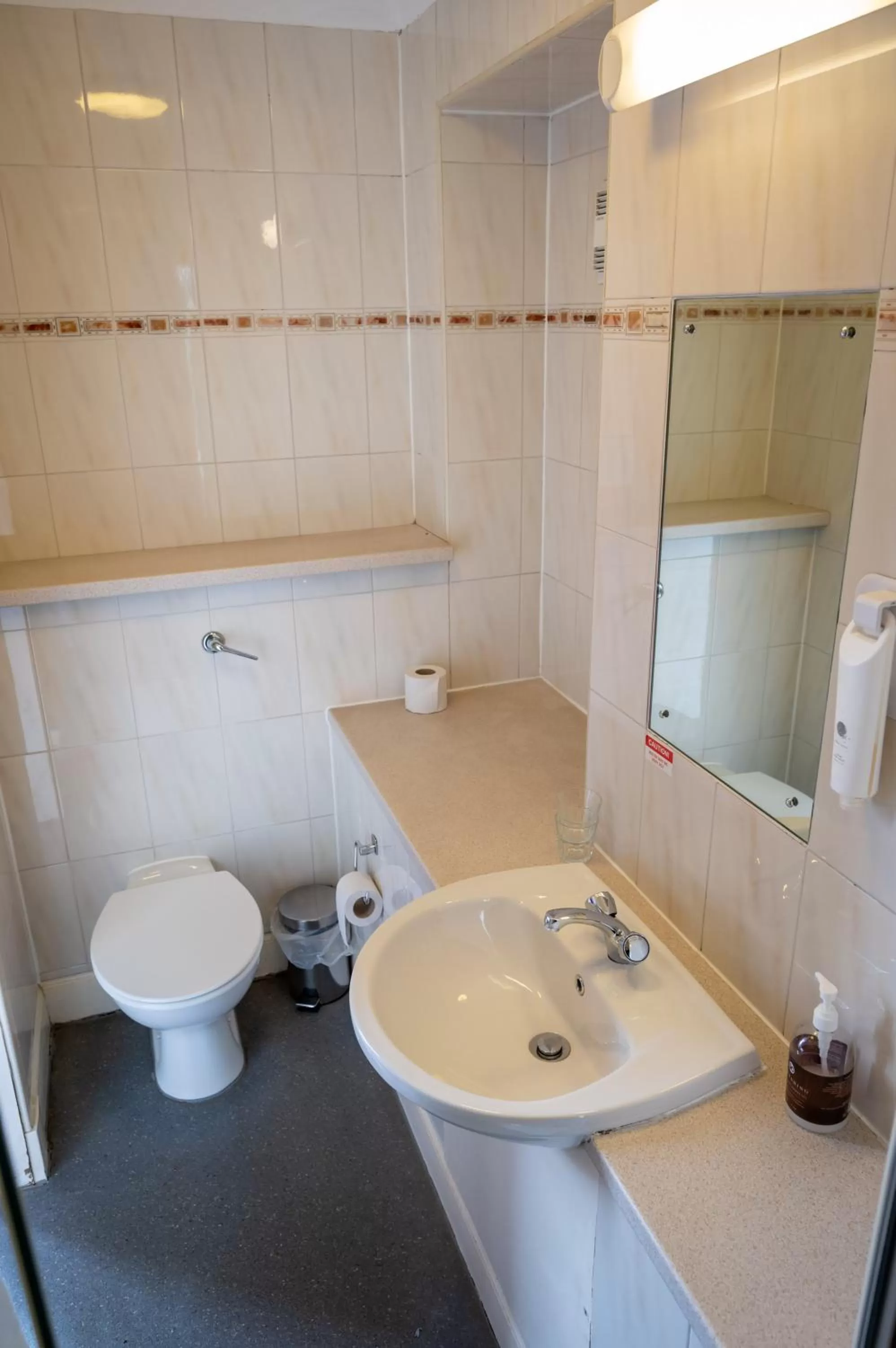 Bathroom in Edinburgh Whisky House Hotel