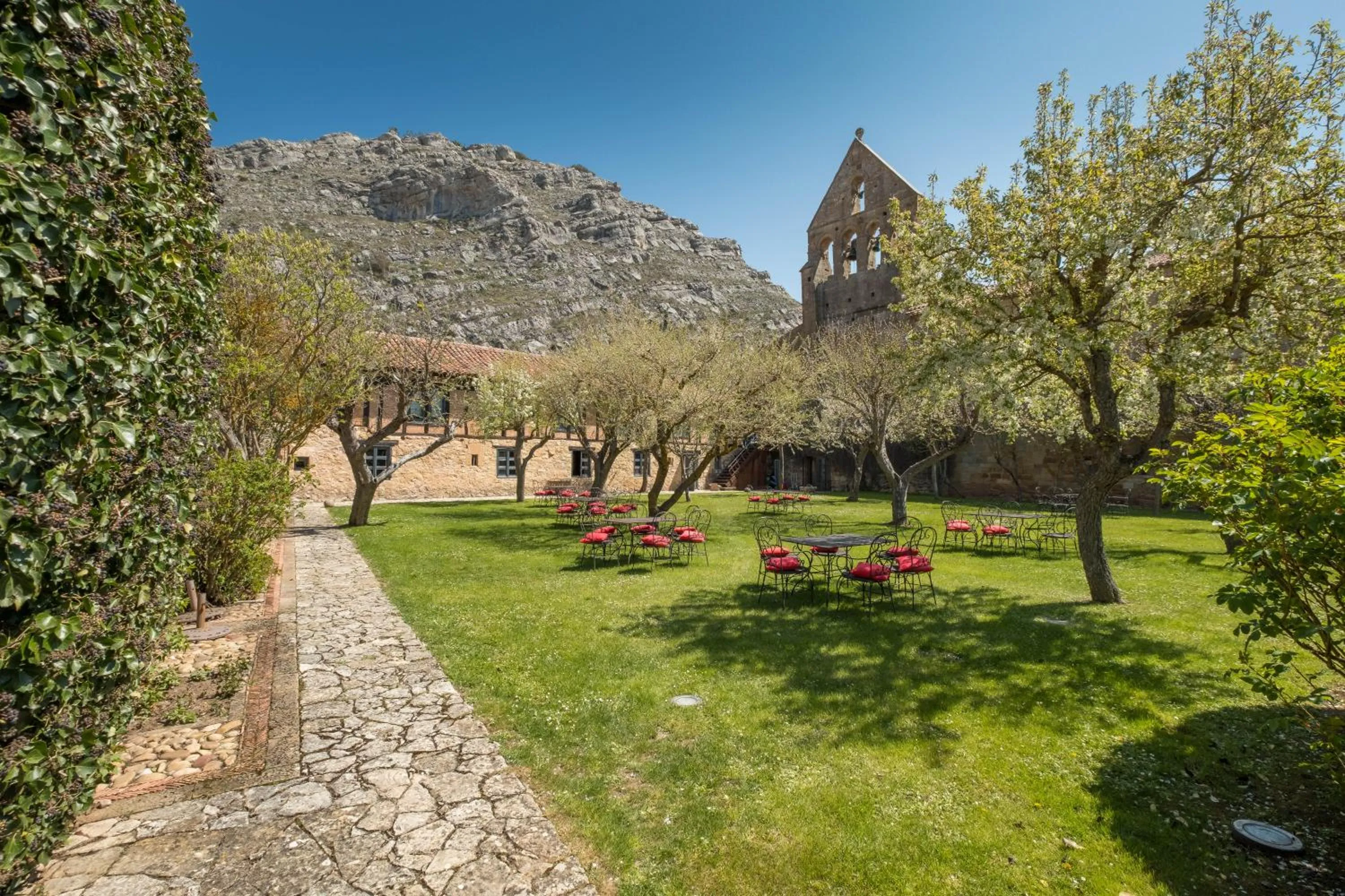 Patio in Hotel Posada Santa Maria la Real