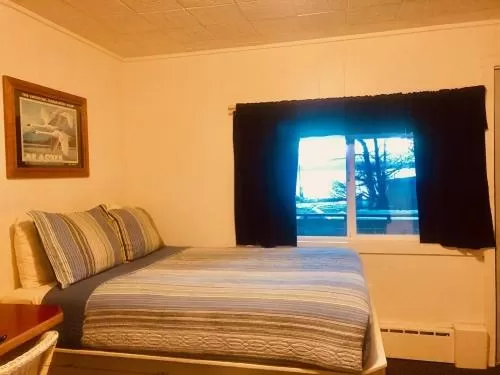 Bed in Driftwood Inn