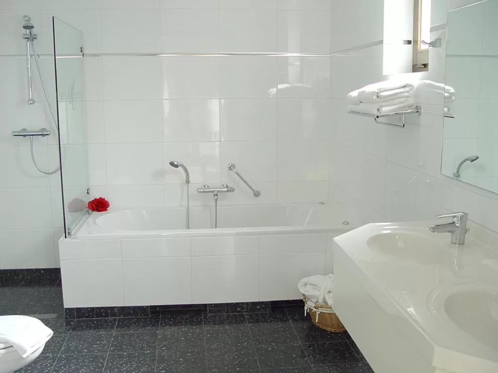 Shower, Bathroom in Hotel Huys van Heusden