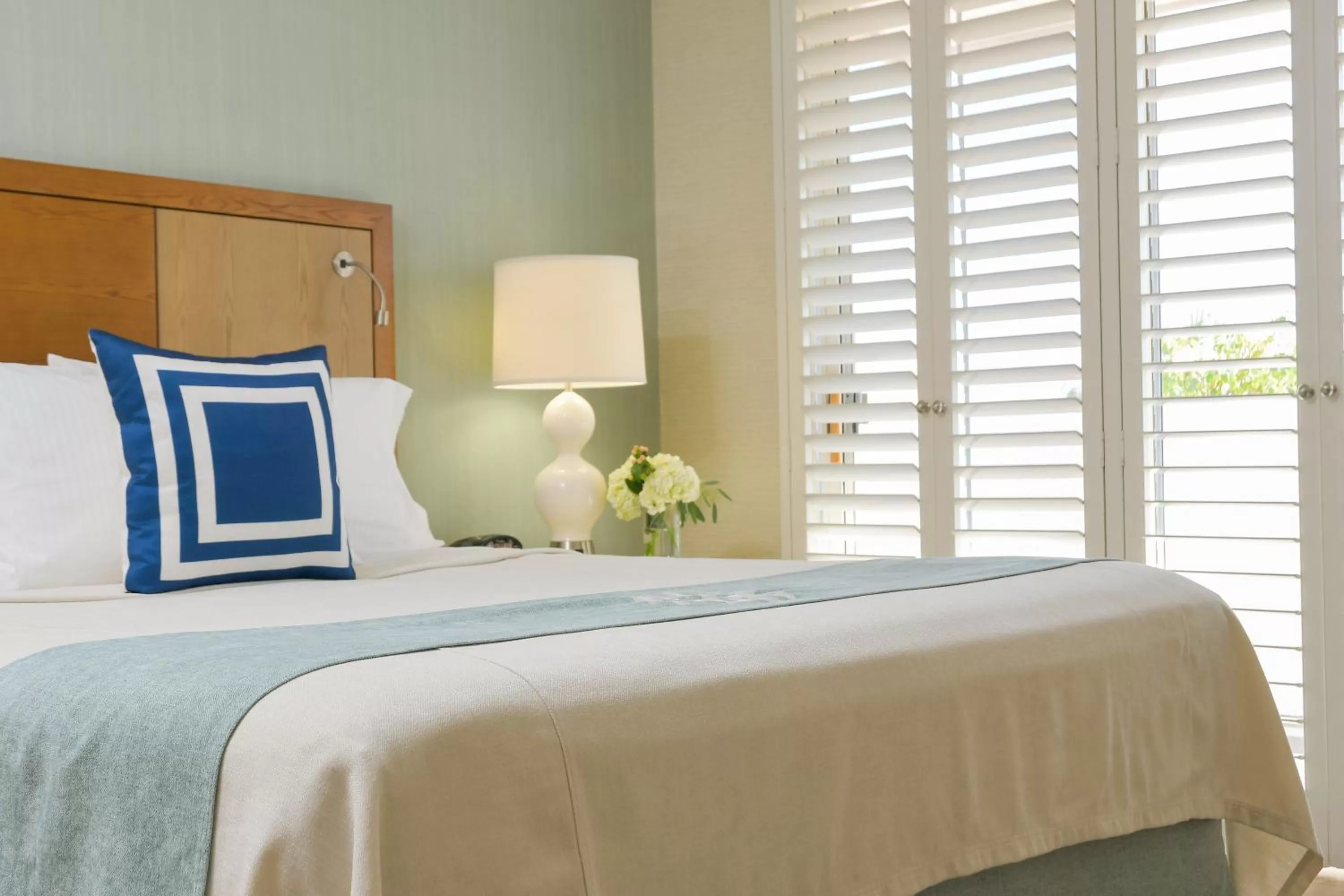 Bed in Gateway Hotel Santa Monica