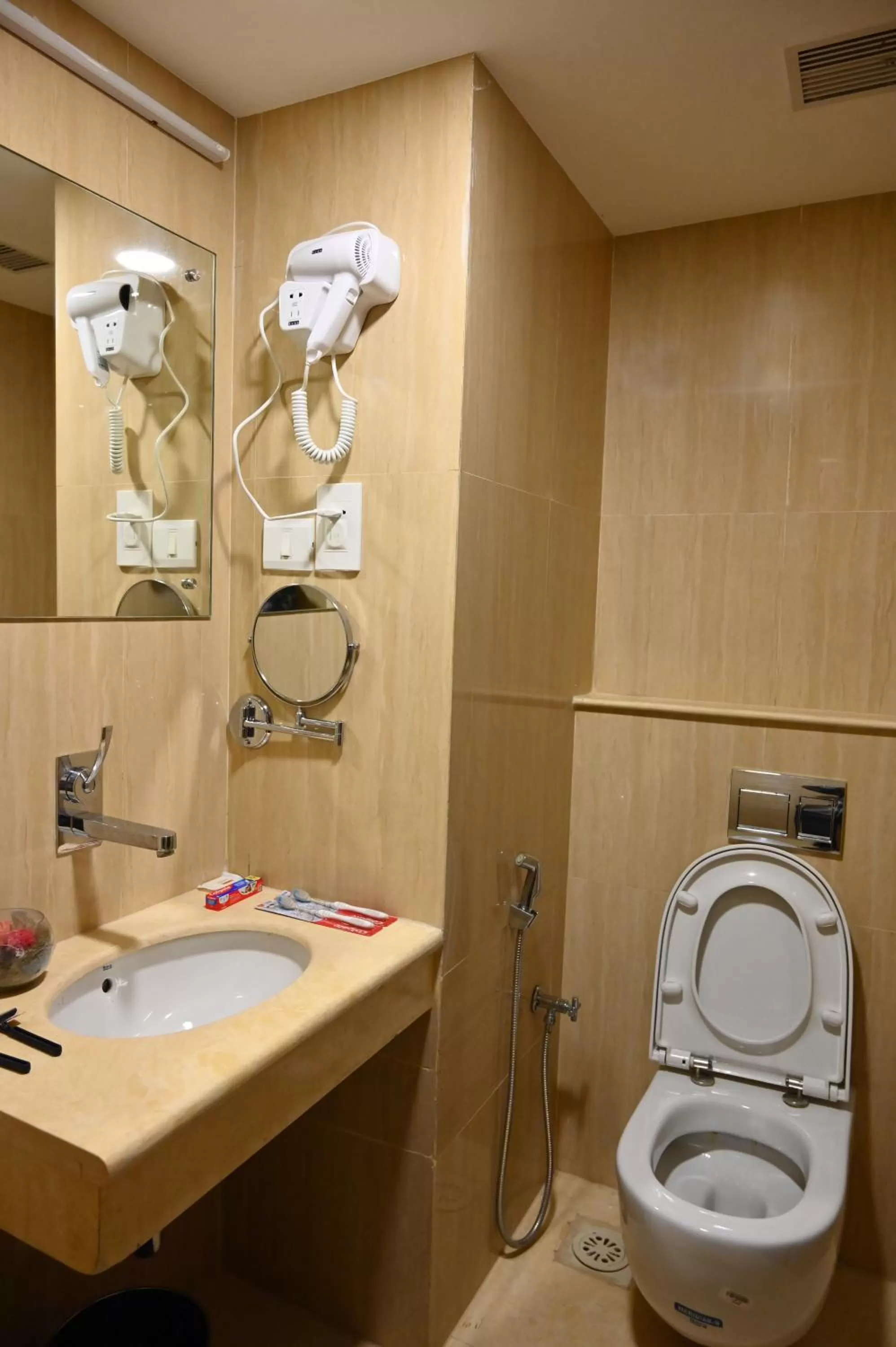 Bathroom in Raaj Bhaavan Clarks Inn Chennai