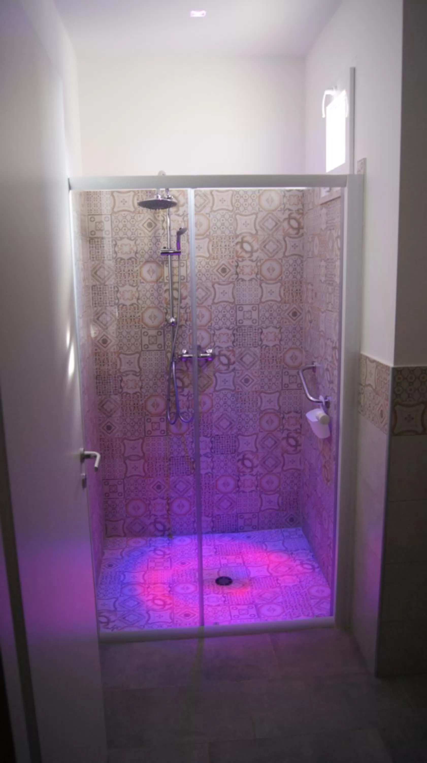Shower in Arome B&B