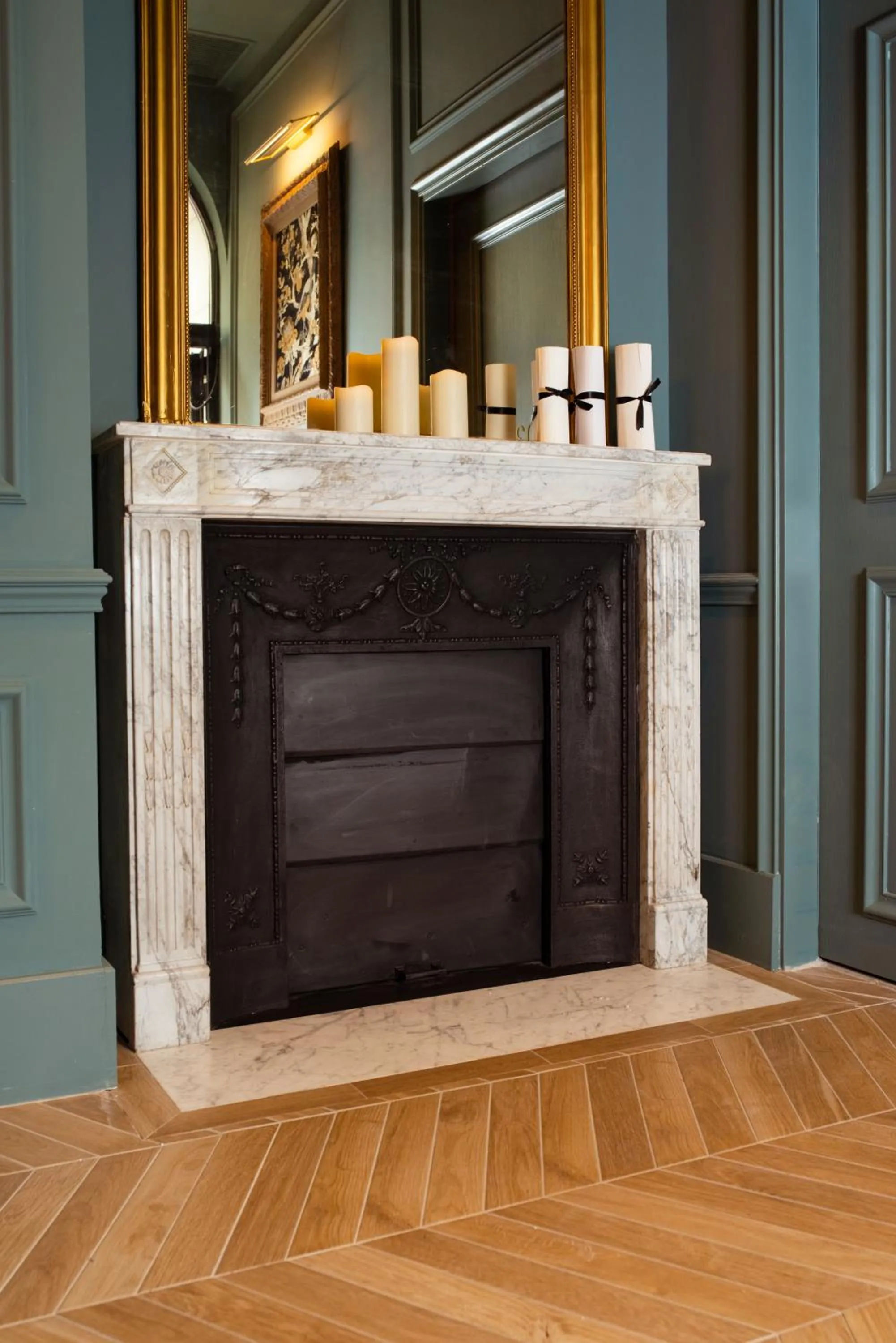 Decorative detail in Mercure Paris Gare De Lyon Opera Bastille