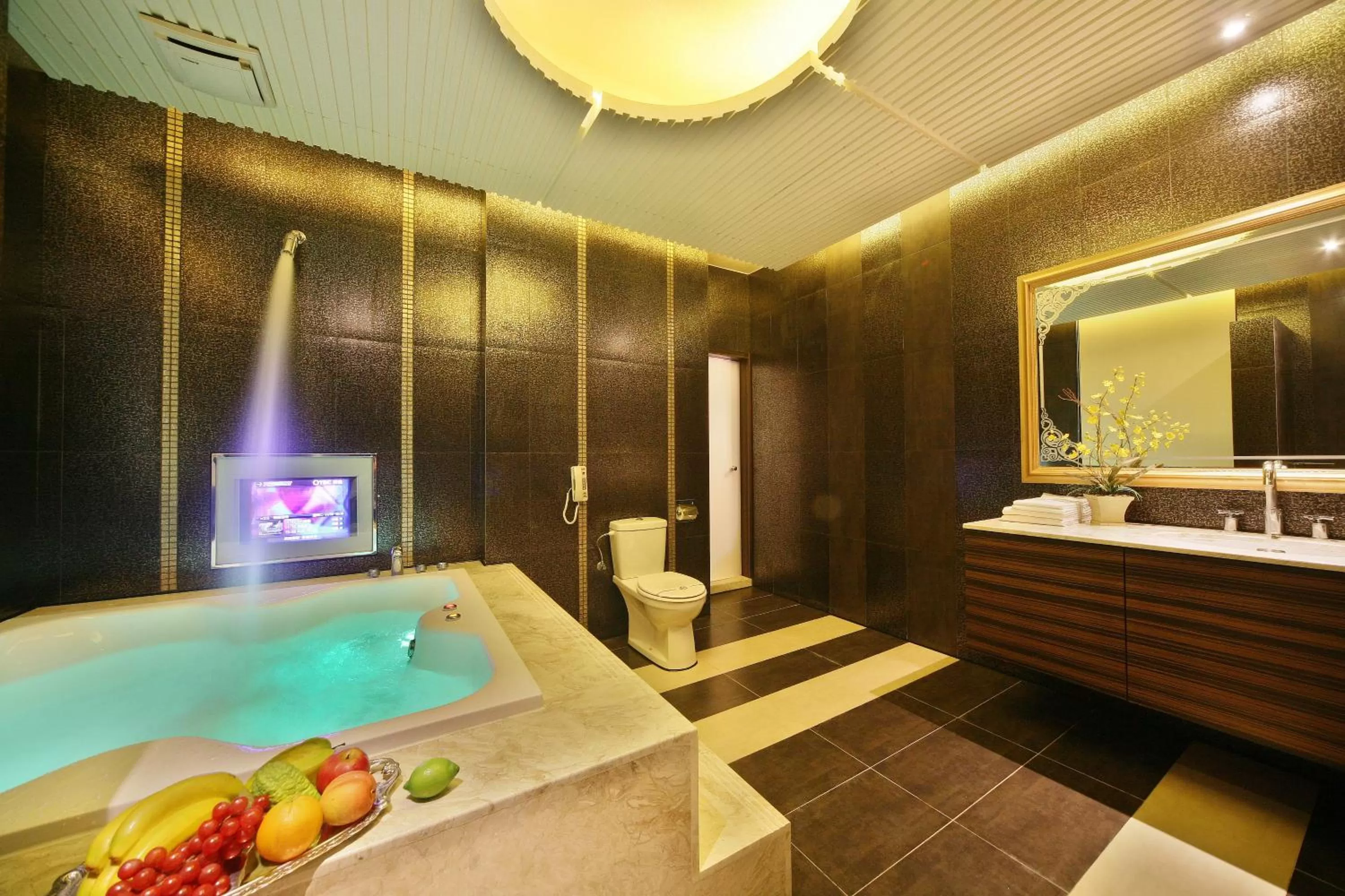 Bathroom in Shining Motel