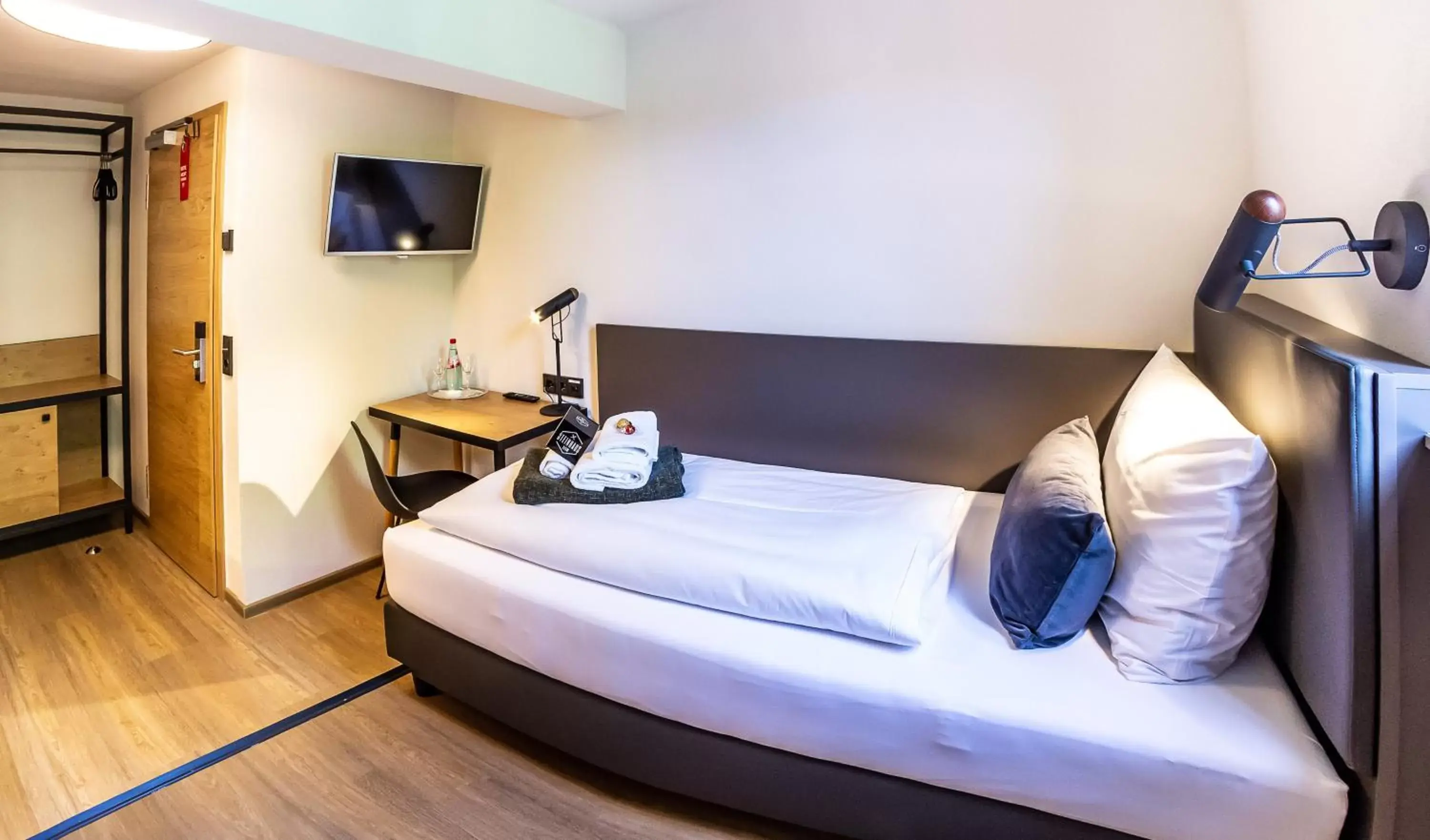 Single Room with Bathroom in STEINHAUS 1718 Single Room with Bathroom in STEINHAUS 1718