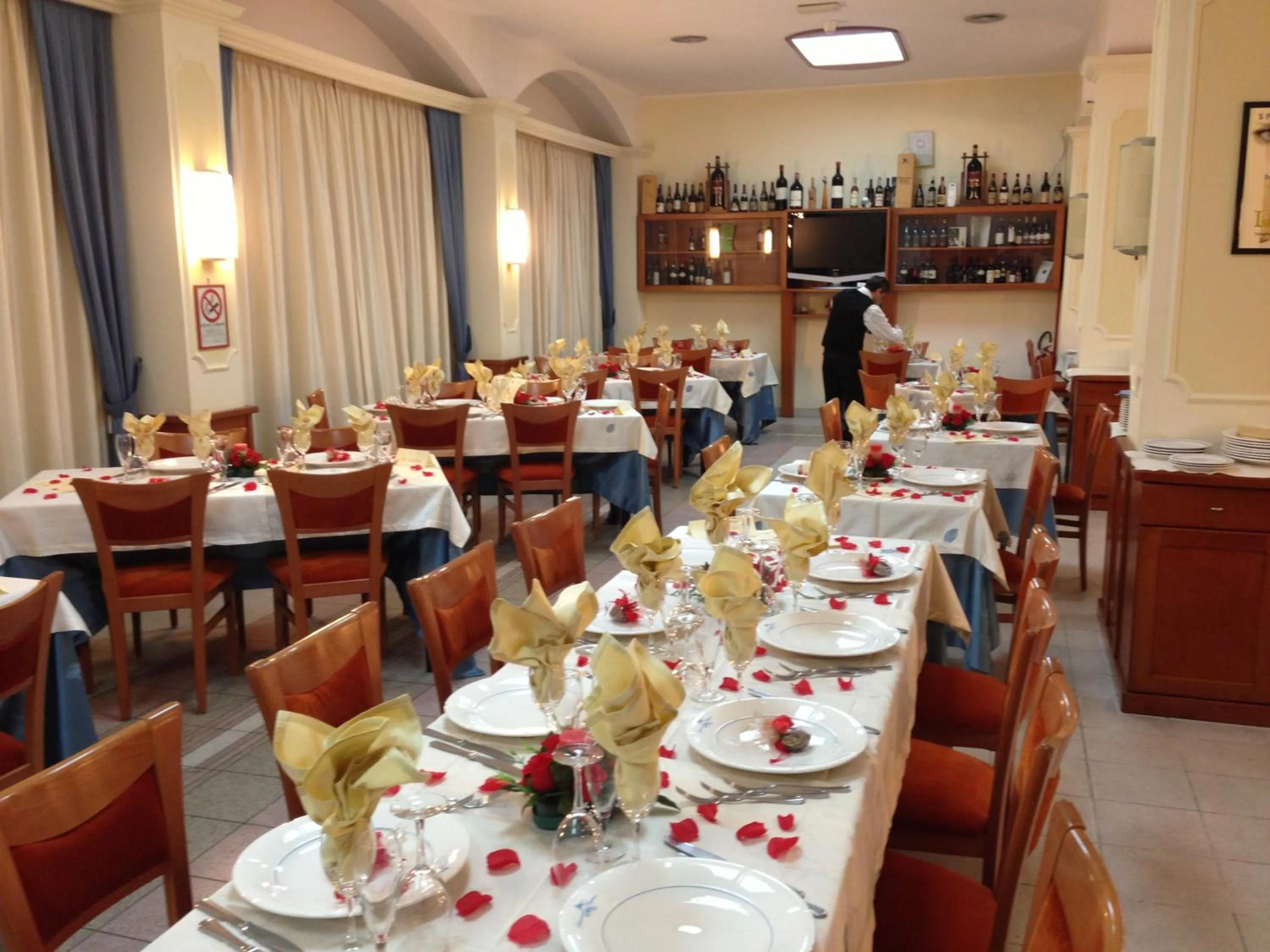 Restaurant/places to eat in Hotel Niagara