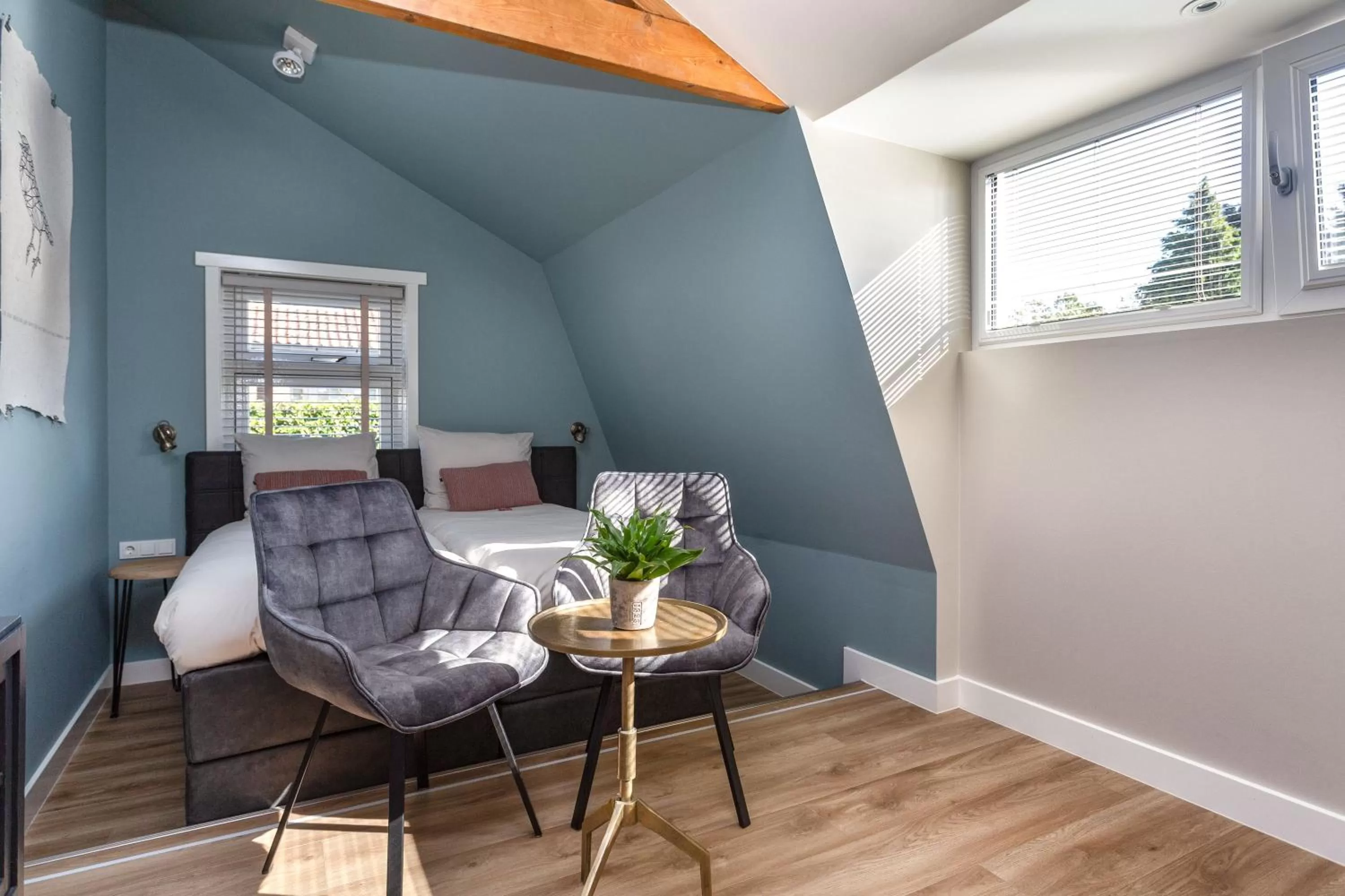 Seating area in B&B De Mansarde