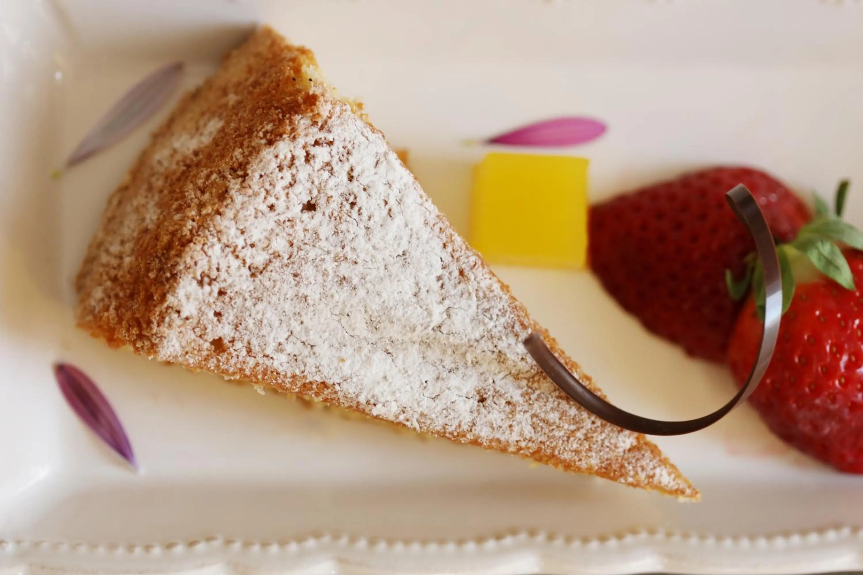 Food and drinks in Mon Port Hotel & Spa