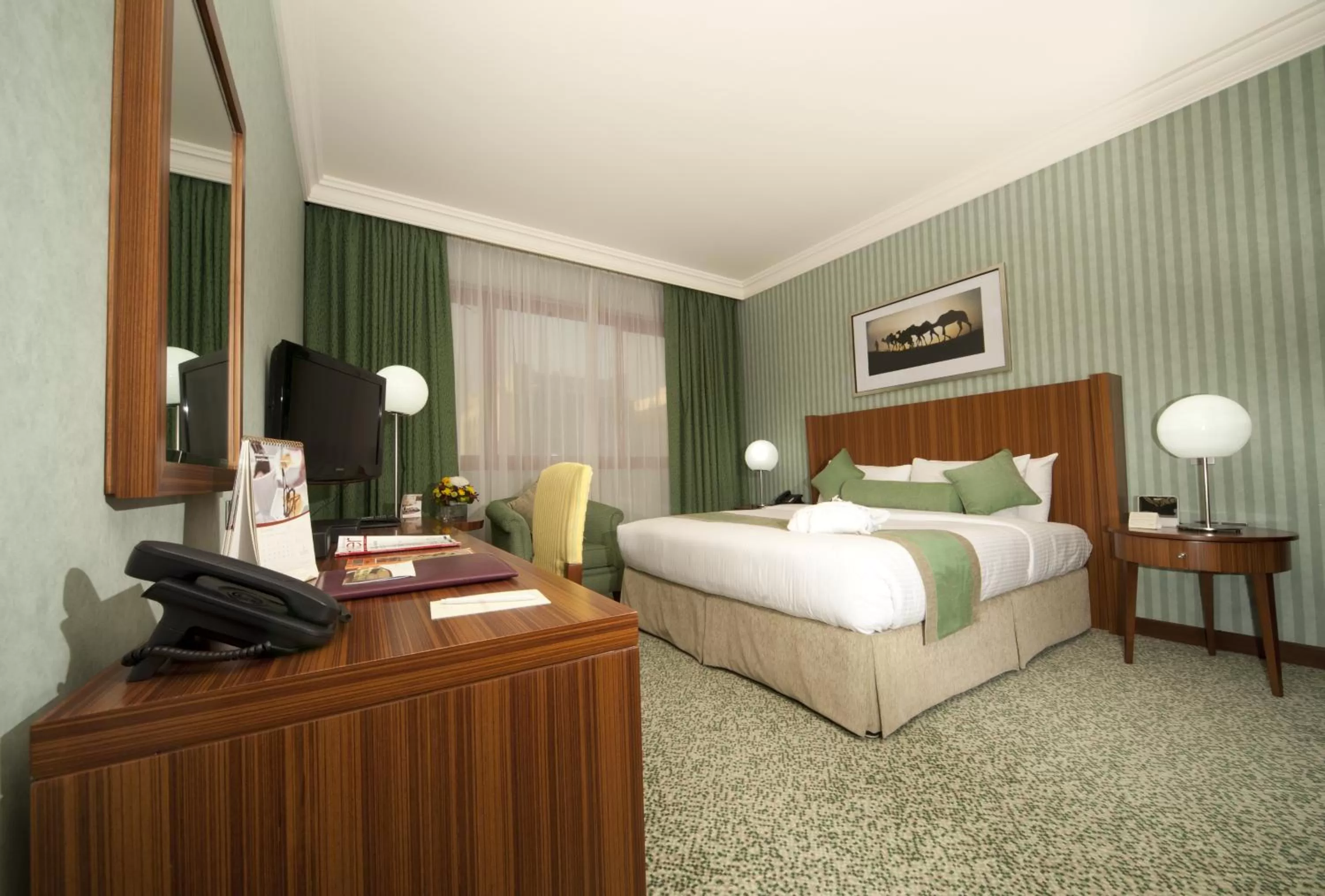 Bedroom, Bed in City Seasons Al Hamra Hotel