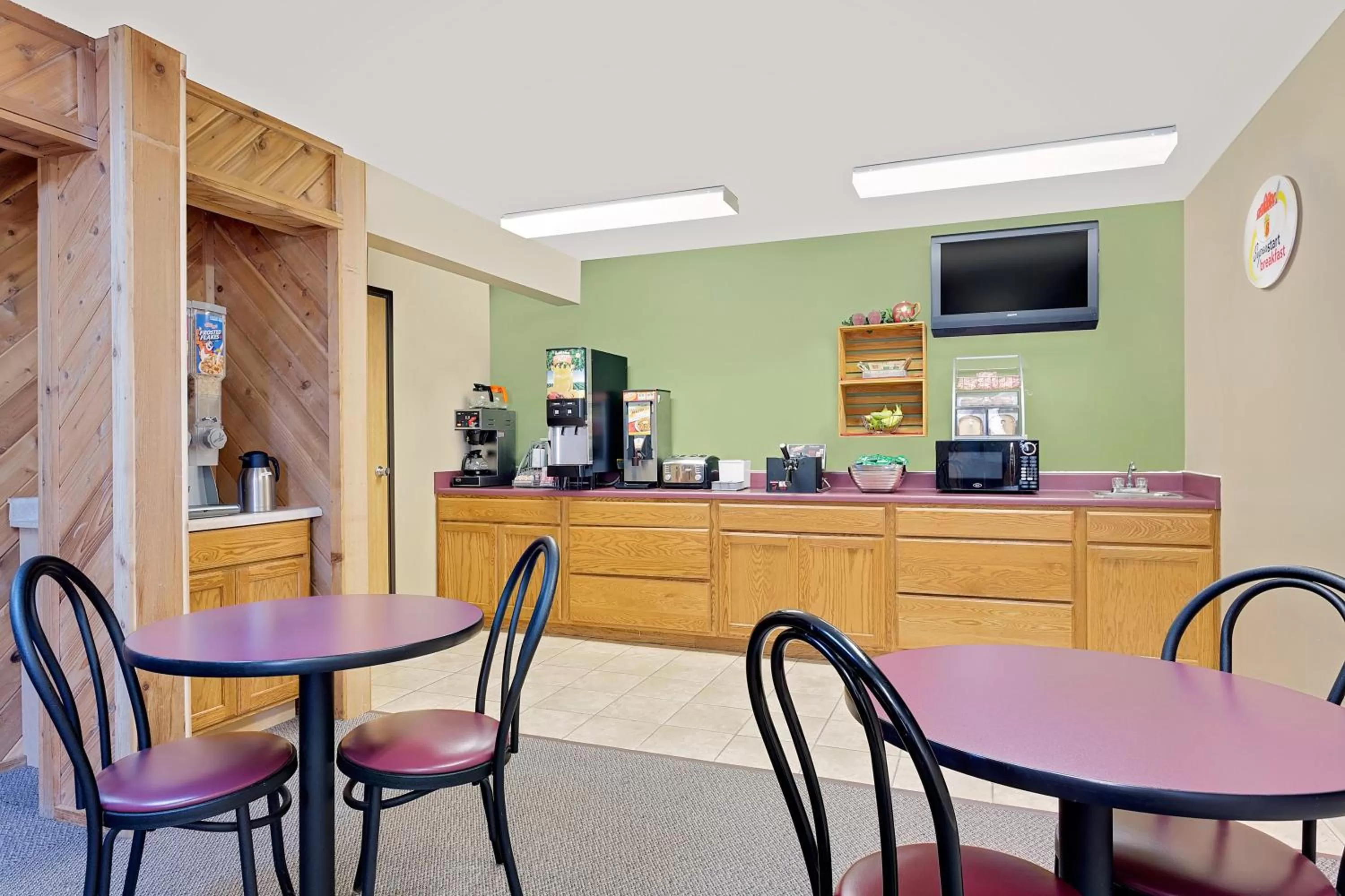 Breakfast in Super 8 by Wyndham Dyersville