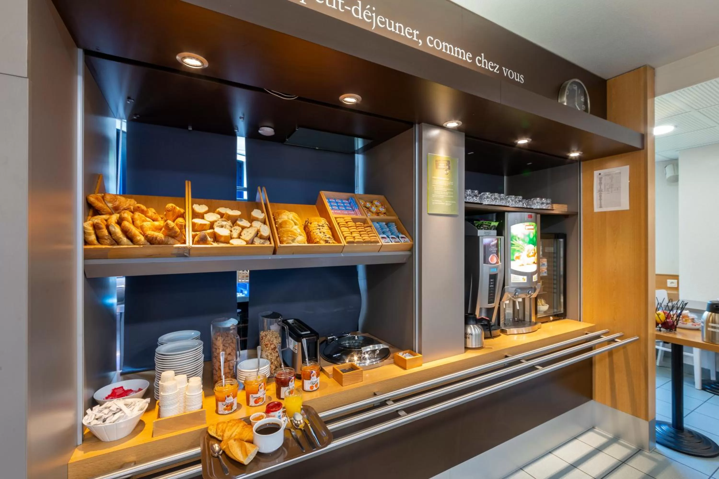 Buffet breakfast in B&B HOTEL Cholet Sud