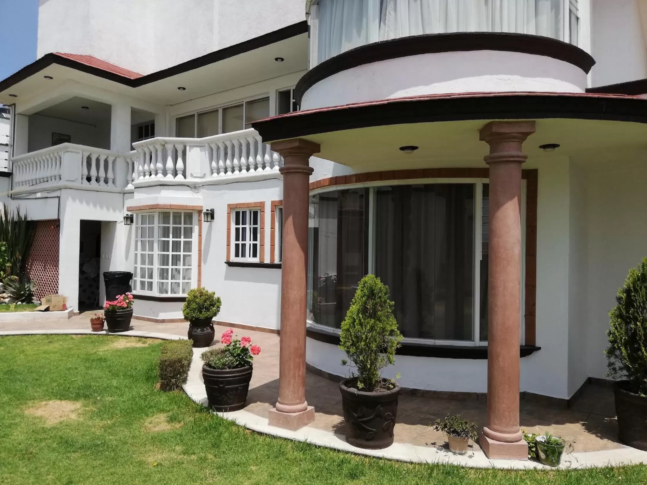 Property building in La Aurora Hotel Like Home