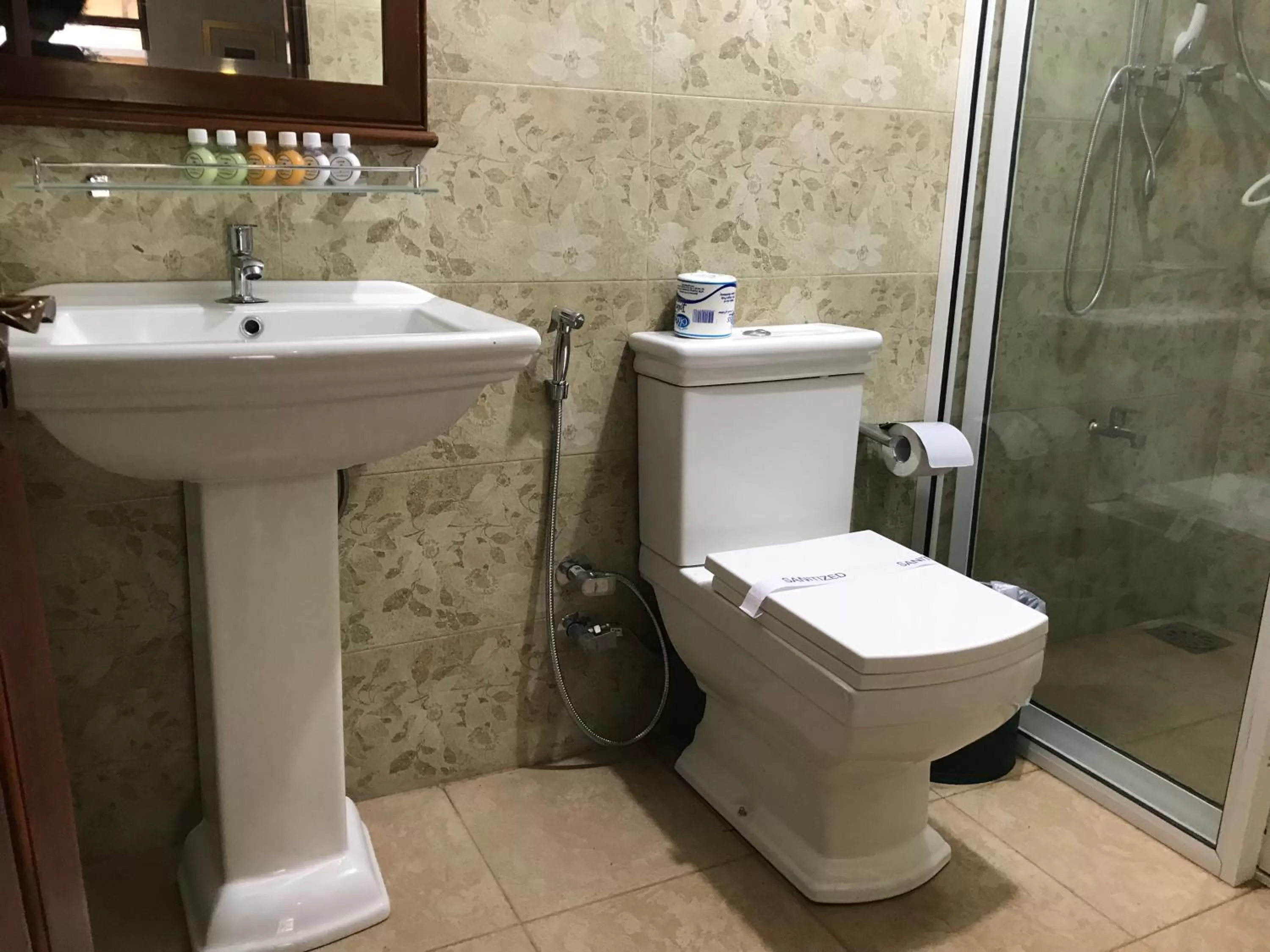 Bathroom in Hotel 4 U Saliya Garden