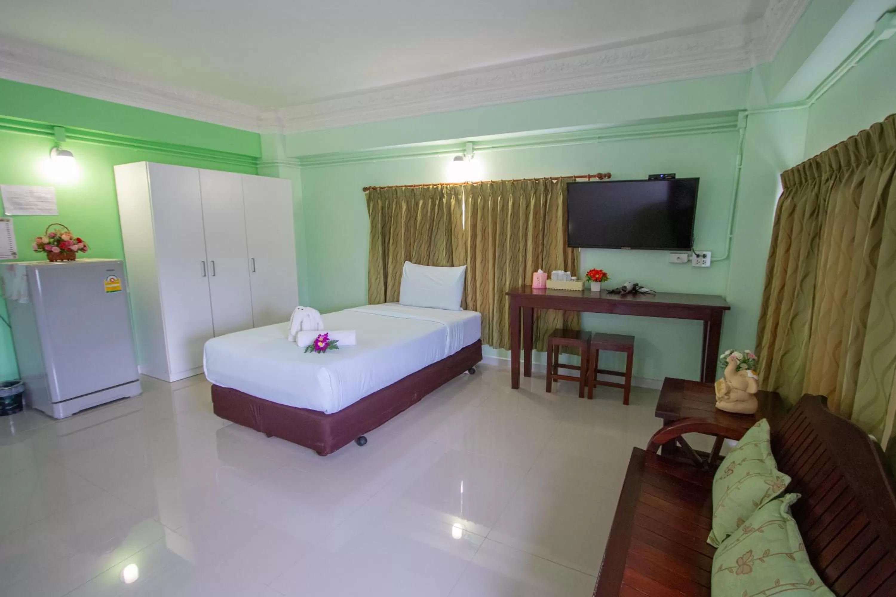 Photo of the whole room, Bed in Anchalee Resort