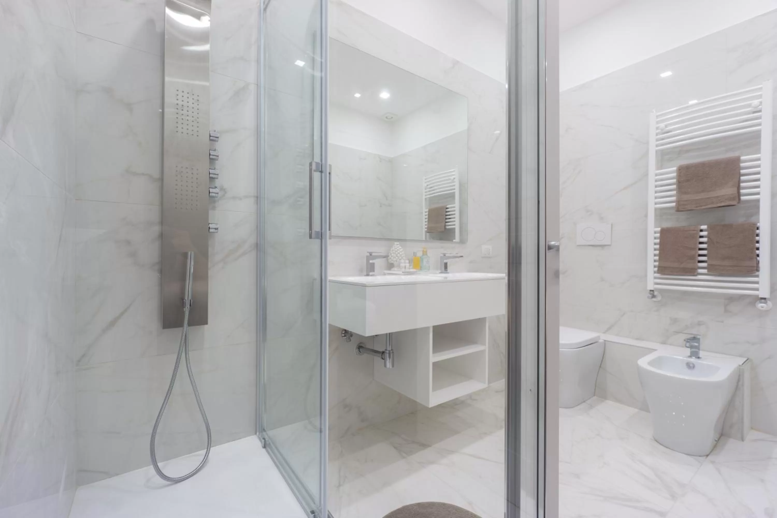 Bathroom in Suite Rodinò 24