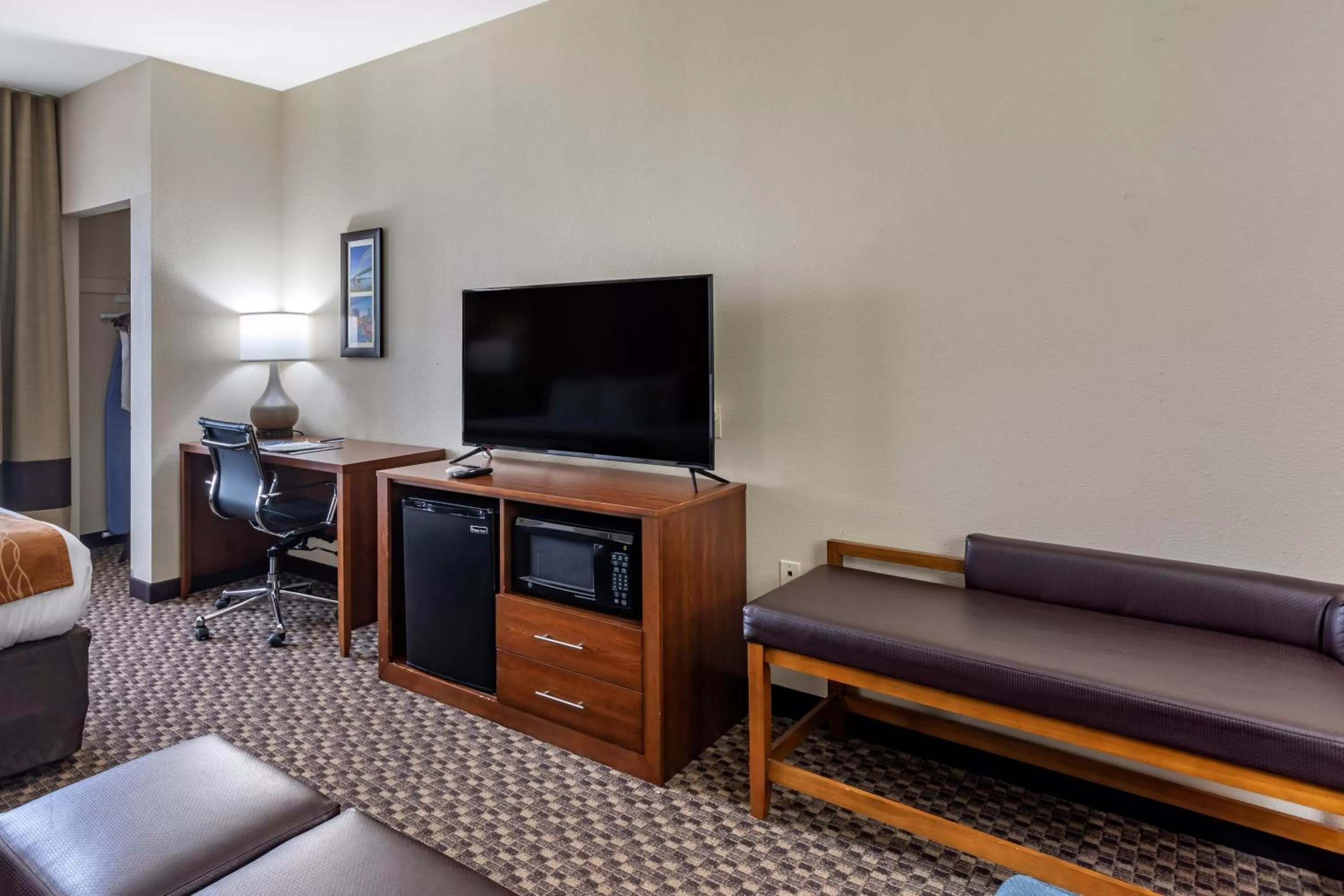 TV and multimedia in Comfort Inn & Suites Atoka-Millington