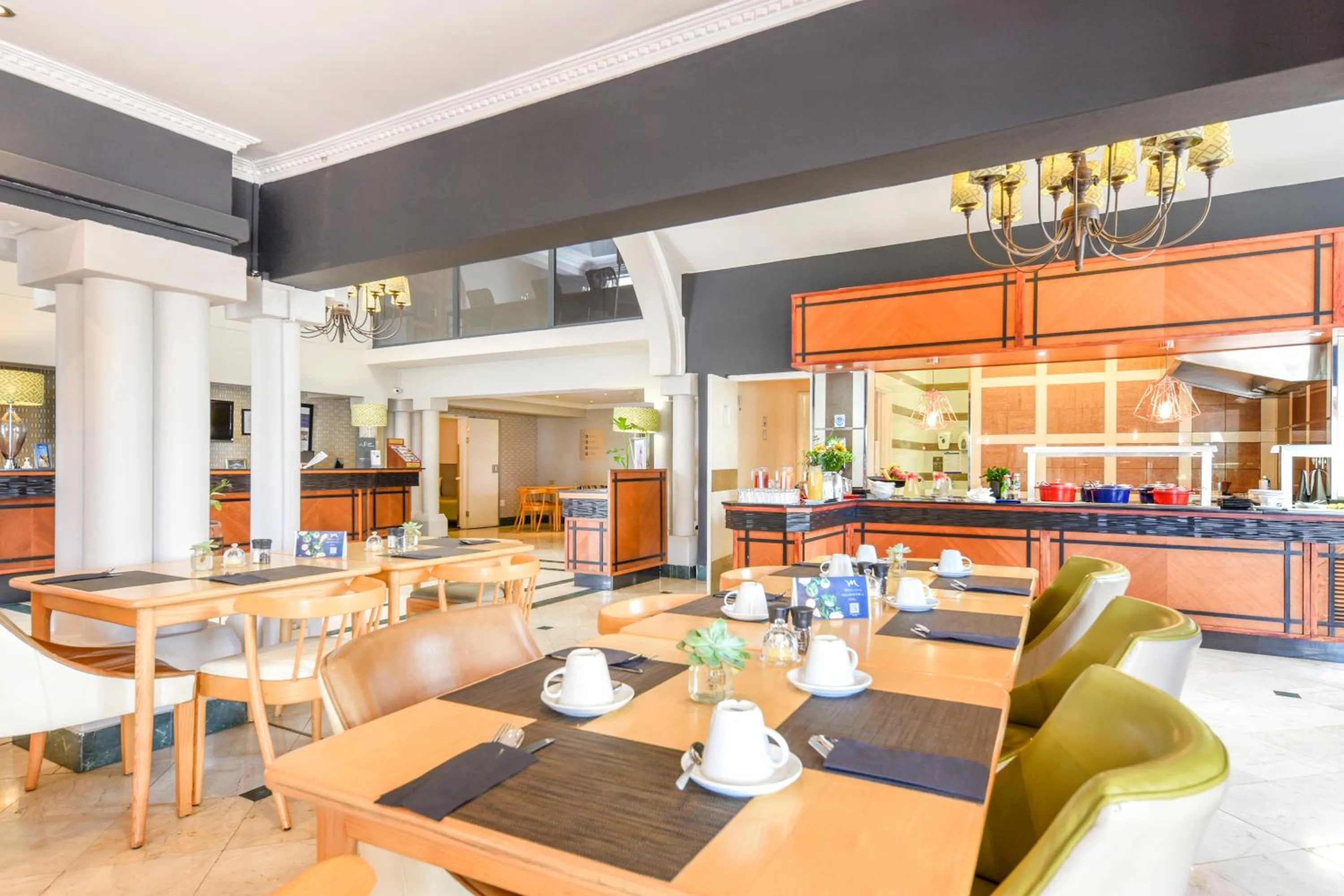 Restaurant/places to eat in Mercure Johannesburg Midrand