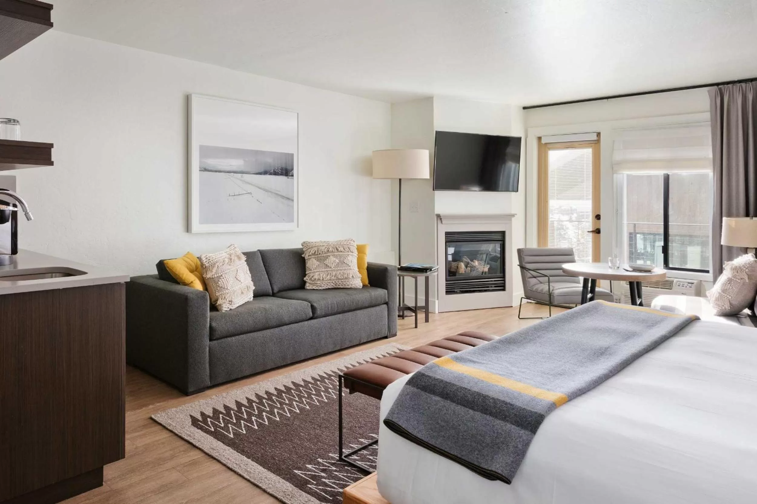 Bedroom, Seating Area in Continuum Hotel