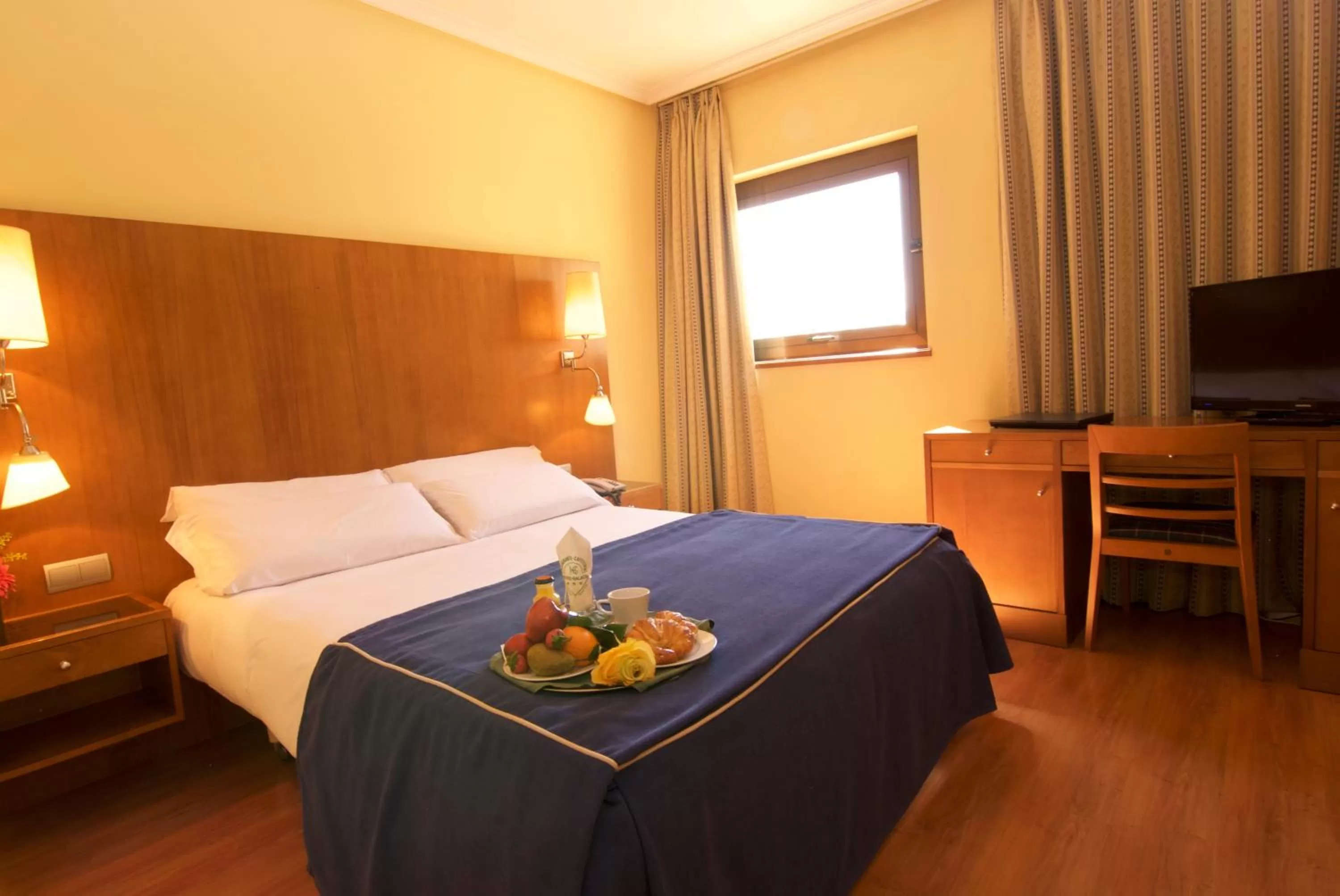 Photo of the whole room, Bed in Hotel Galaico