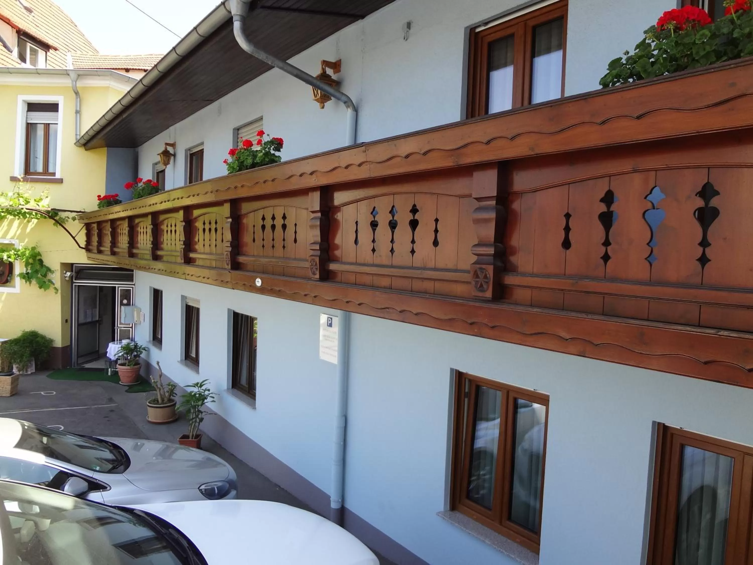 Facade/entrance in Hotel Rose Heidelberg inklusive Frühstück, Saunanutzung und Parkplätze nach Verfügbarkeit