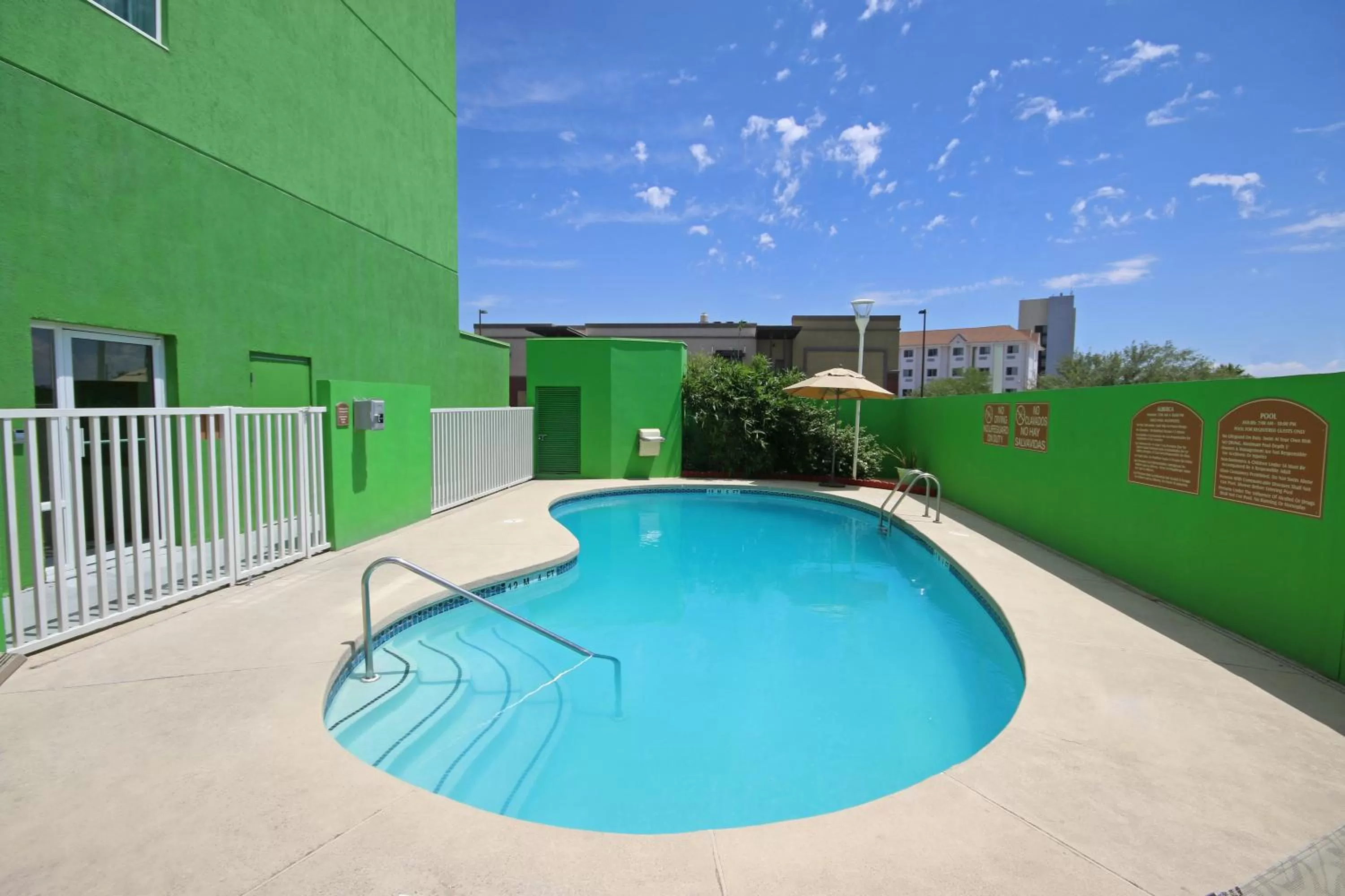 Swimming pool in Holiday Inn Express Hotel & Suites CD. Juarez - Las Misiones by IHG