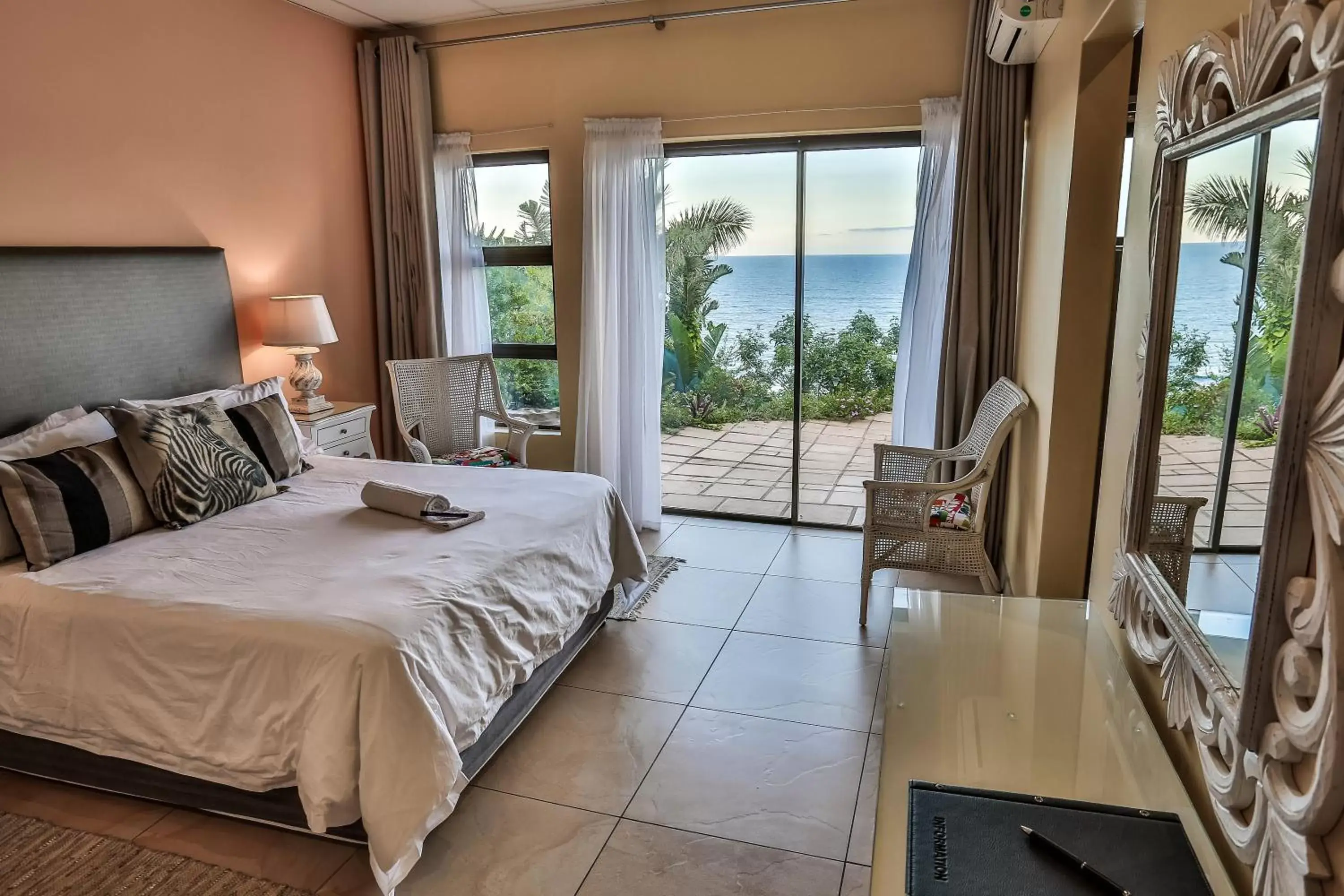 Queen Room to Pool with Sea View - single occupancy in Zimbali View Eco Guesthouse Queen Room to Pool with Sea View - single occupancy in Zimbali View Eco Guesthouse