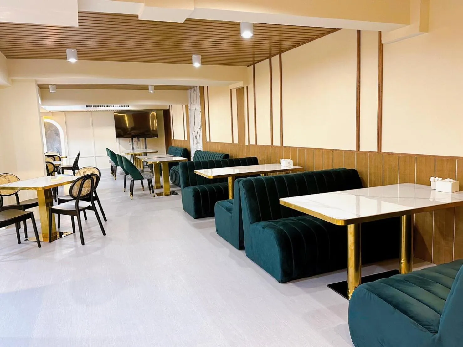 Restaurant/places to eat in Miloft Sathorn Hotel - SHA Plus Certified