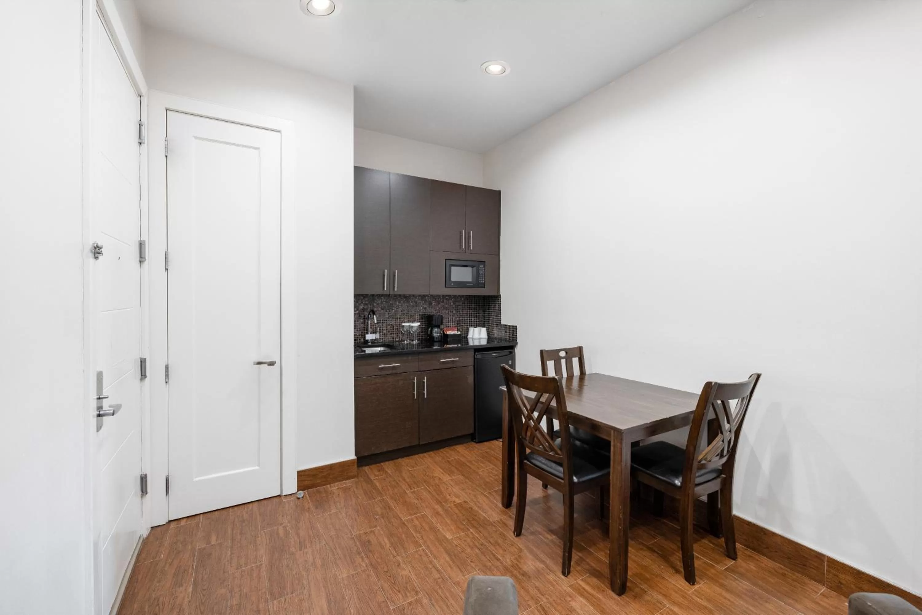 Kitchen or kitchenette in Aura Hotel Brooklyn