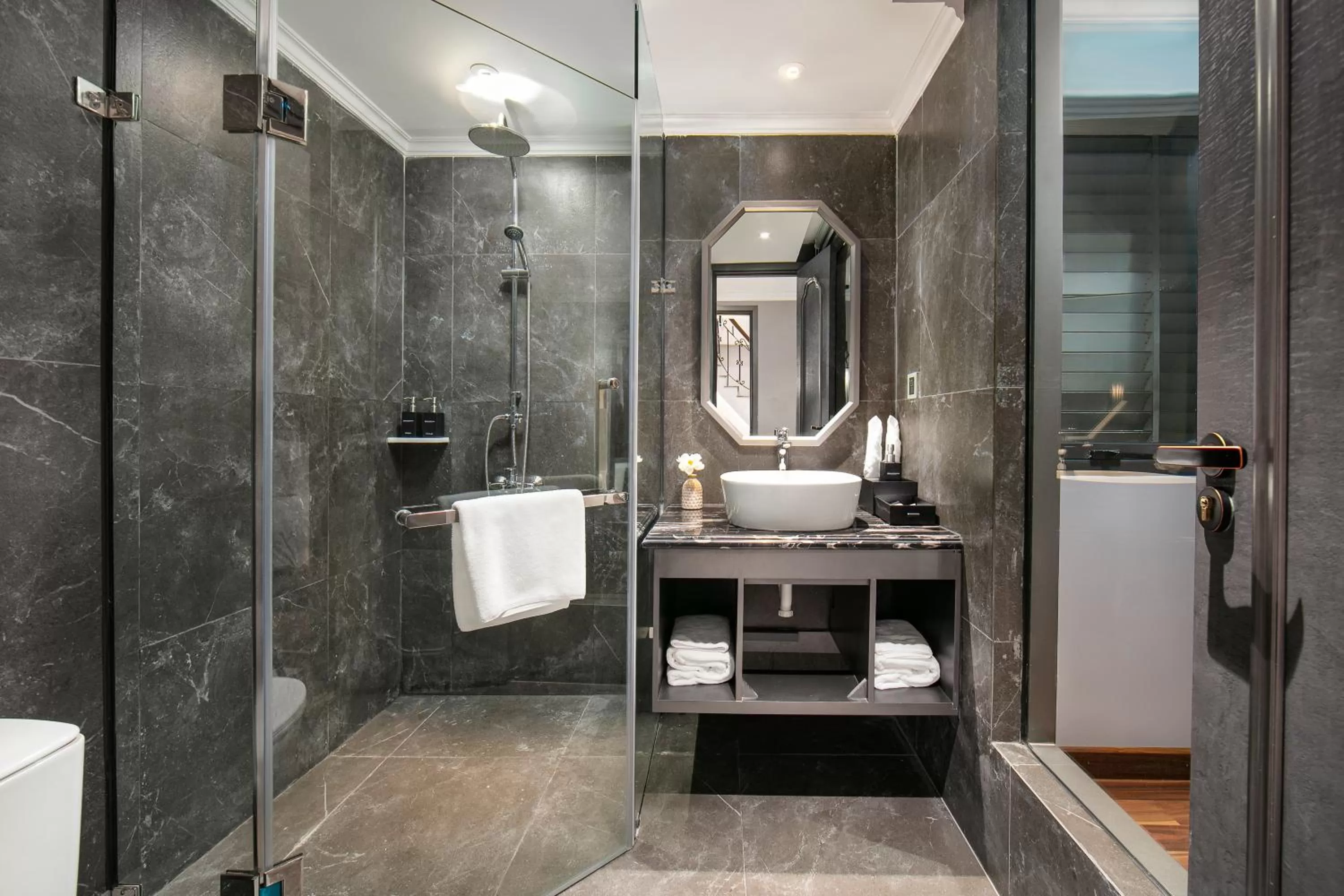 Bathroom in Hanoi L'Heritage Hotel & Gym - Spa