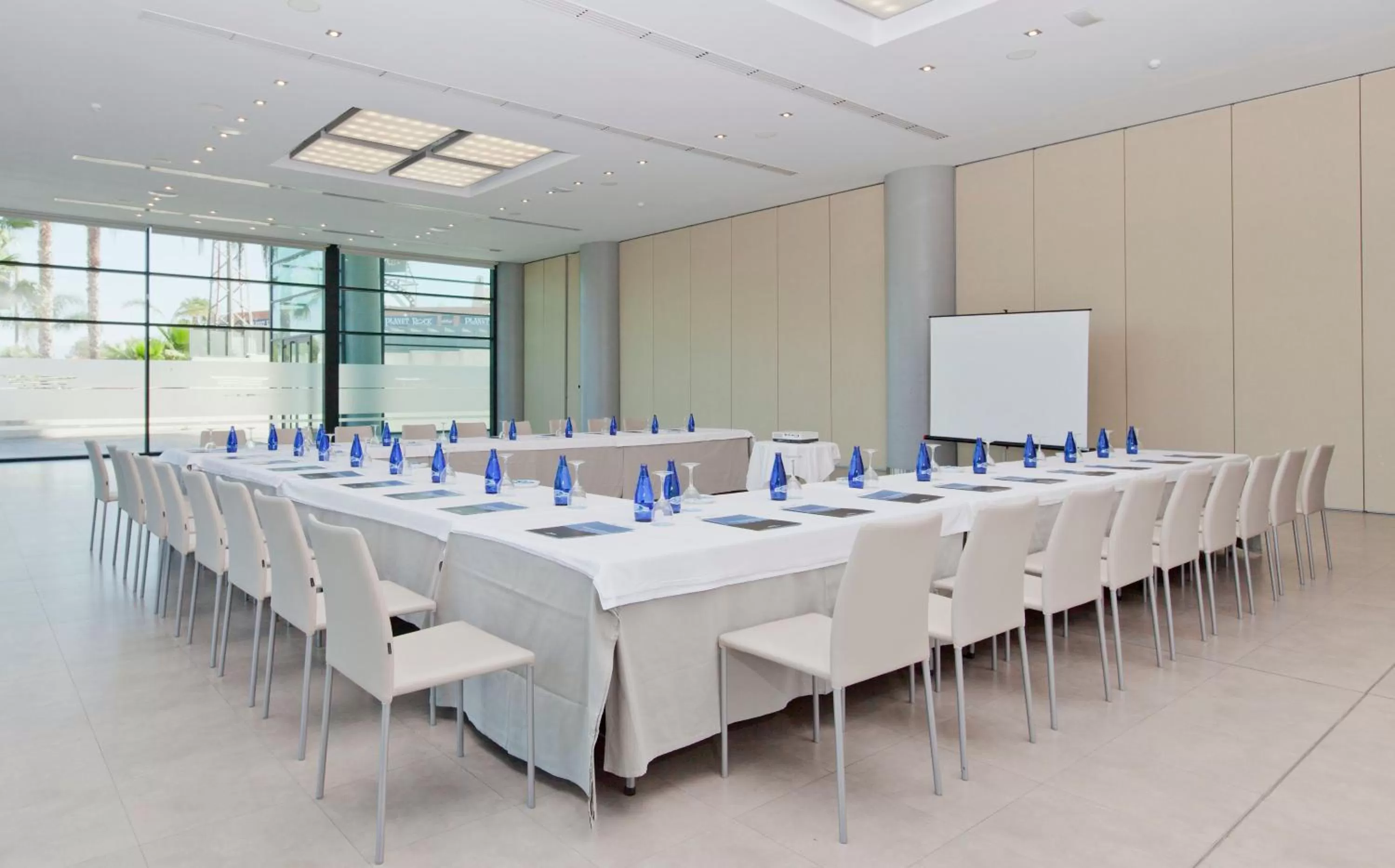 Business facilities in Hotel Deloix 4* Sup