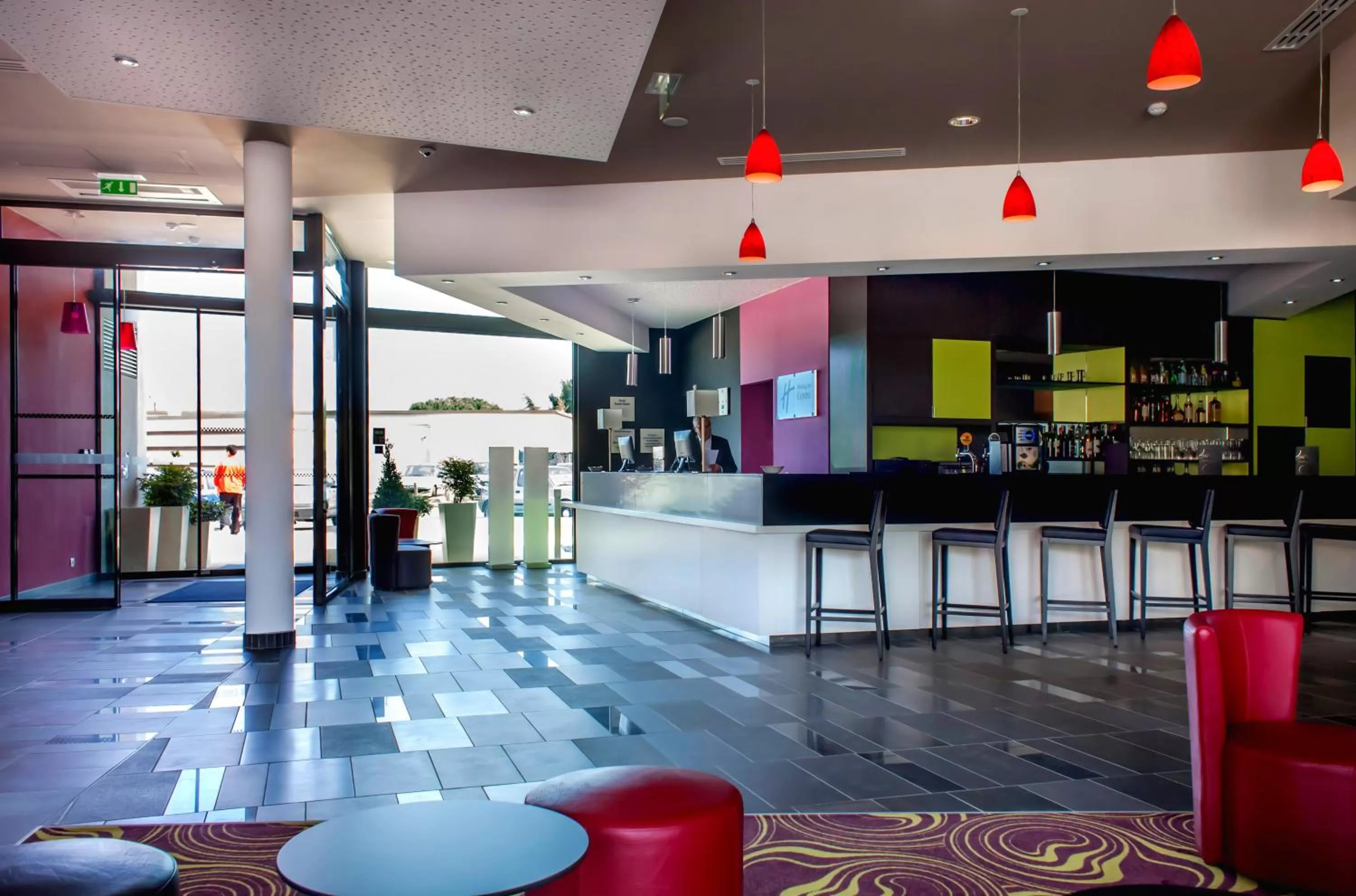 Lobby or reception in Holiday Inn Express Montpellier - Odysseum by IHG