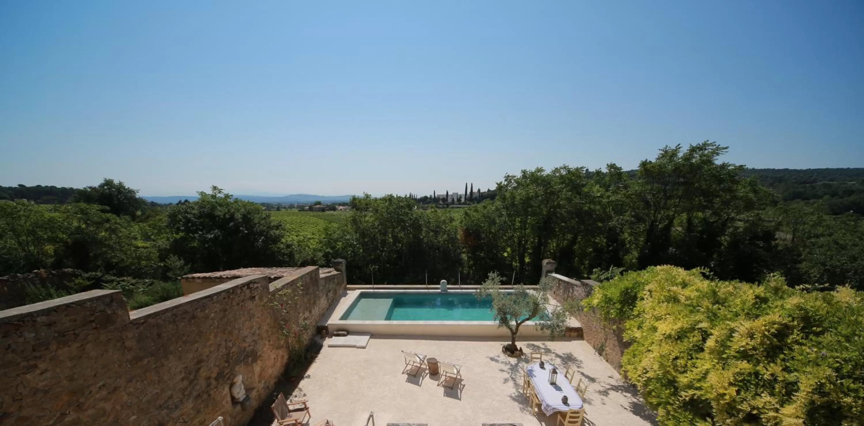 Pool view in Les Yourtes de Provence