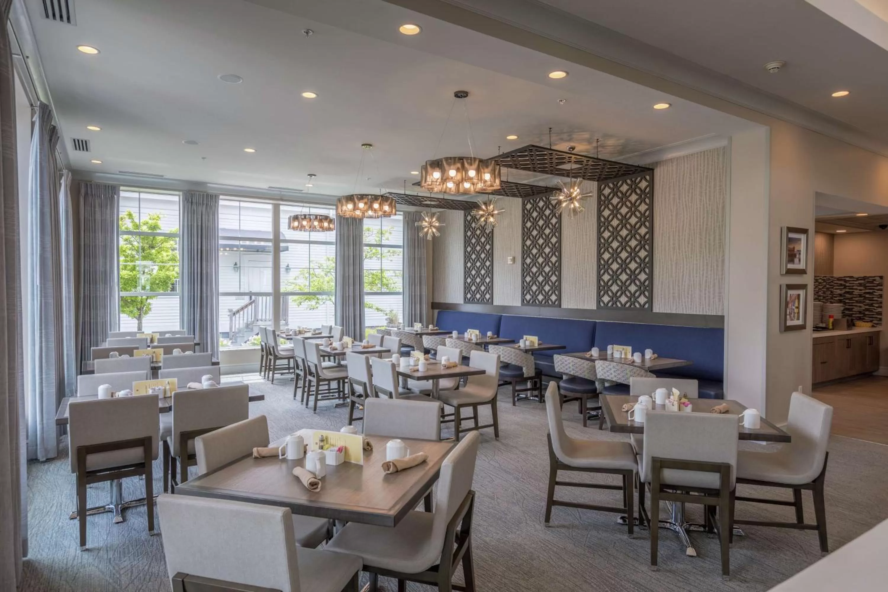 Restaurant/places to eat in Hilton Garden Inn Freeport Downtown
