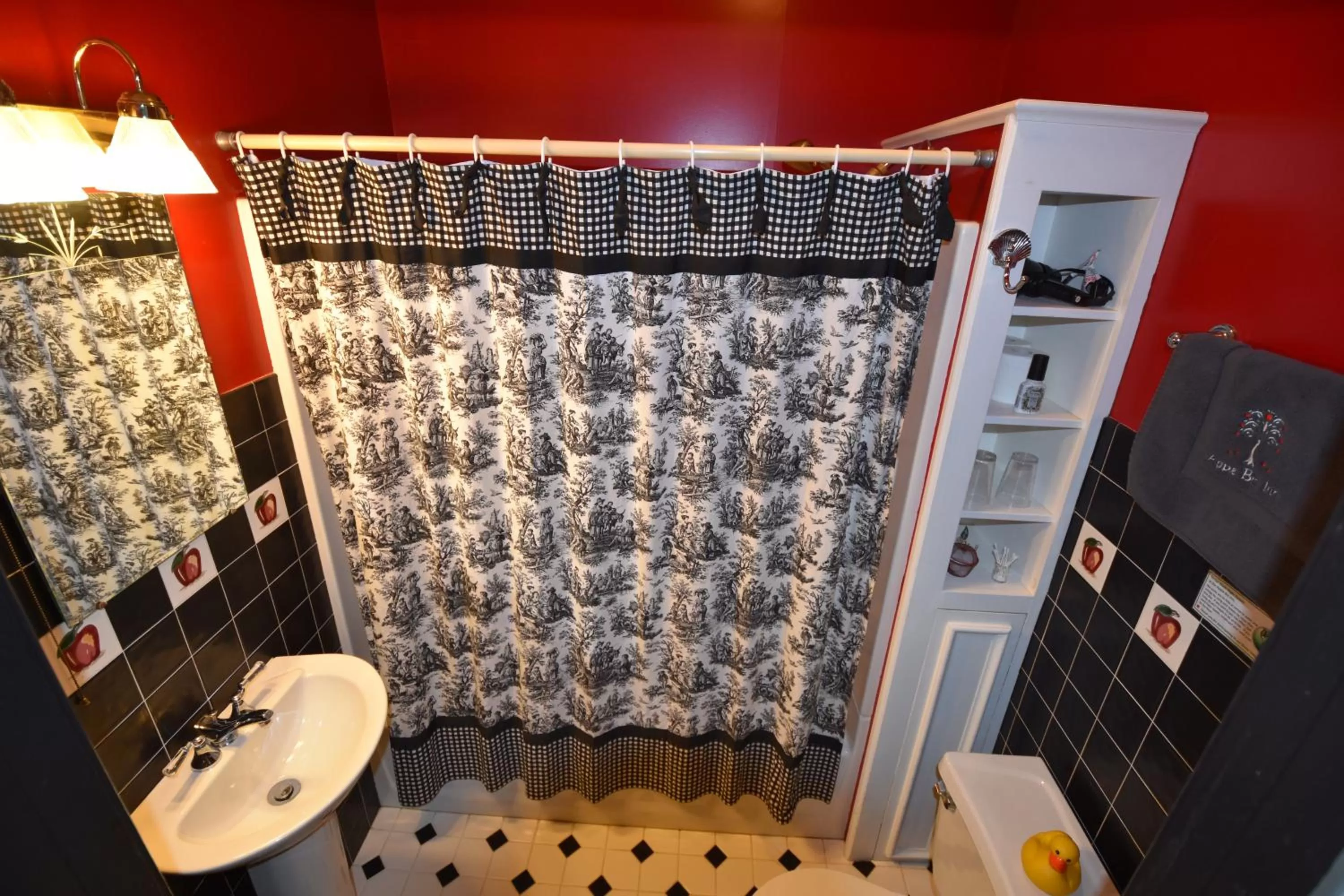 Bathroom in Apple Bin Inn