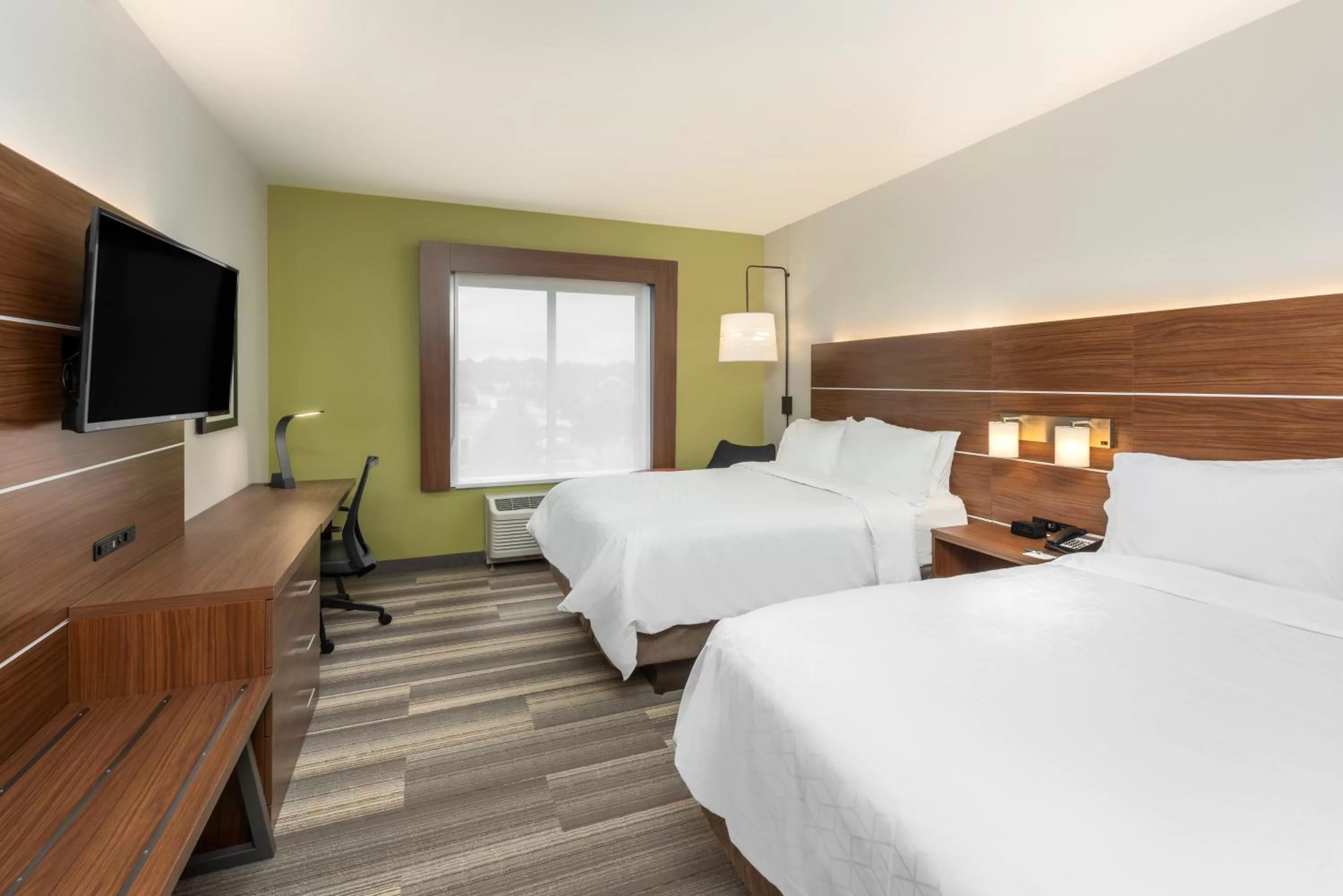 Bedroom, Bed in Holiday Inn Express & Suites St. Louis - Chesterfield by IHG