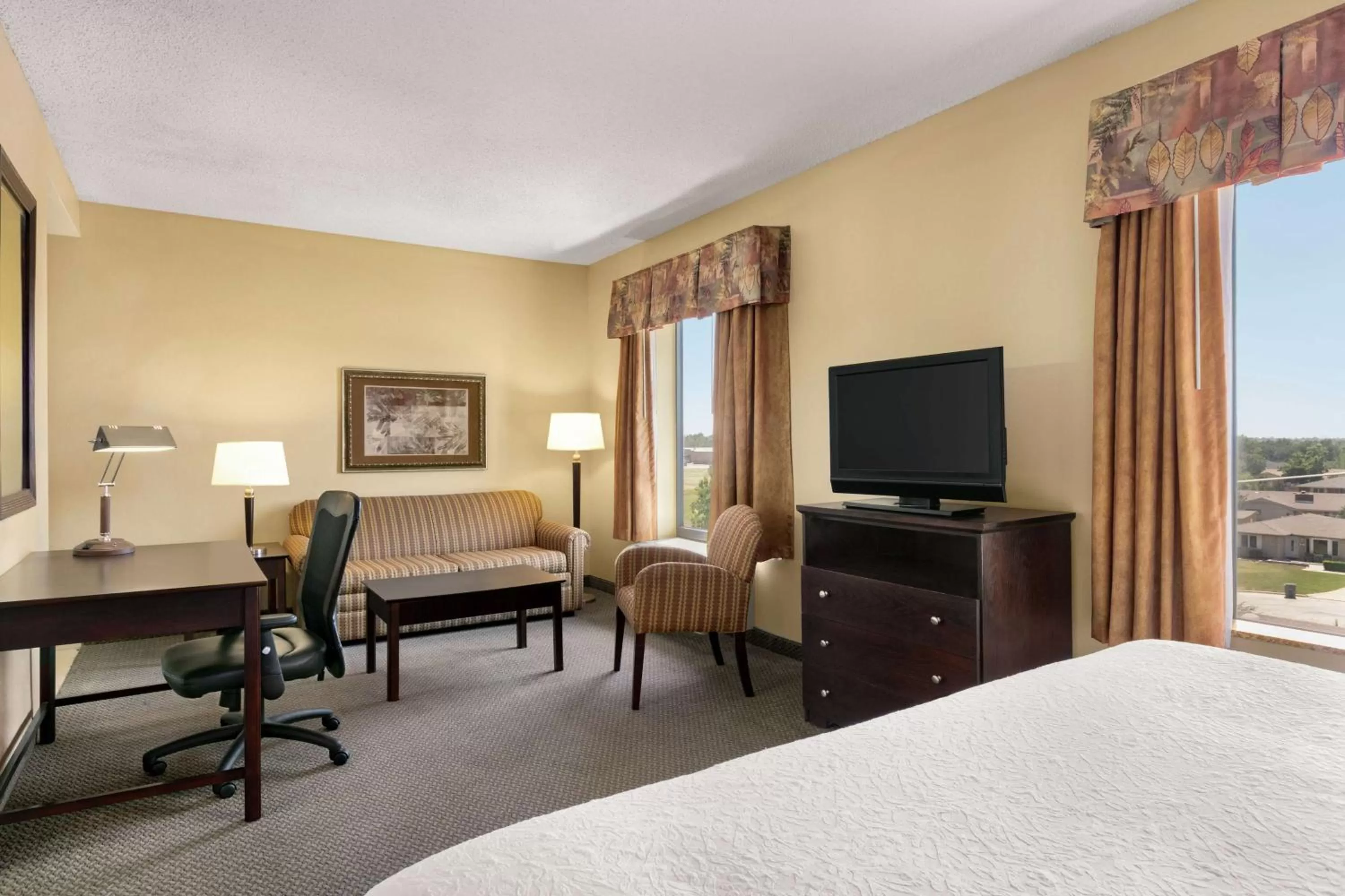 Bedroom, Bed in Hampton Inn & Suites Lawton