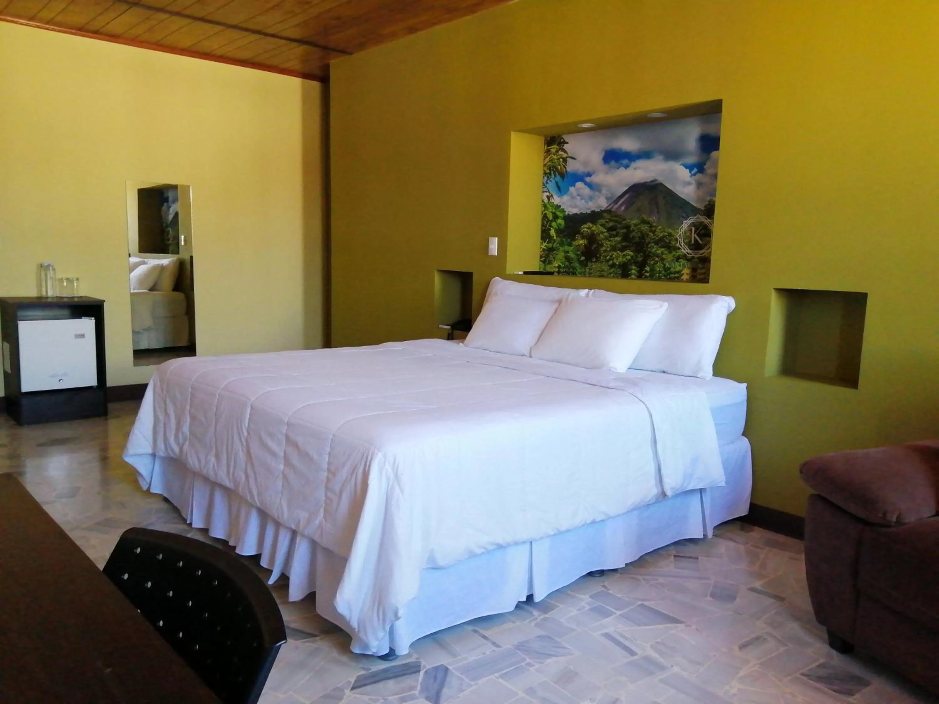 Bed in Kartagus Hotel