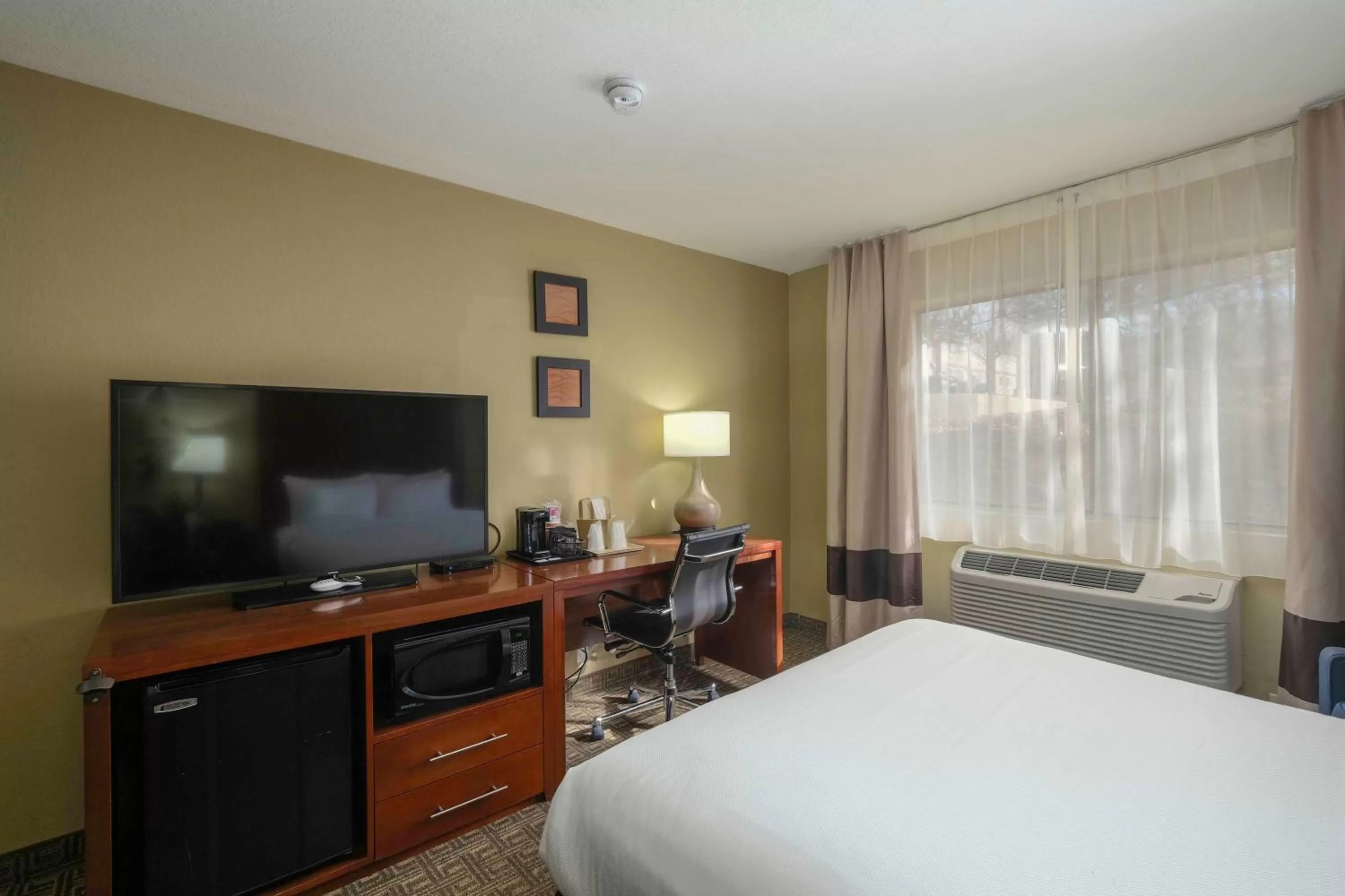 Bed in Comfort Inn Near Gila National Forest