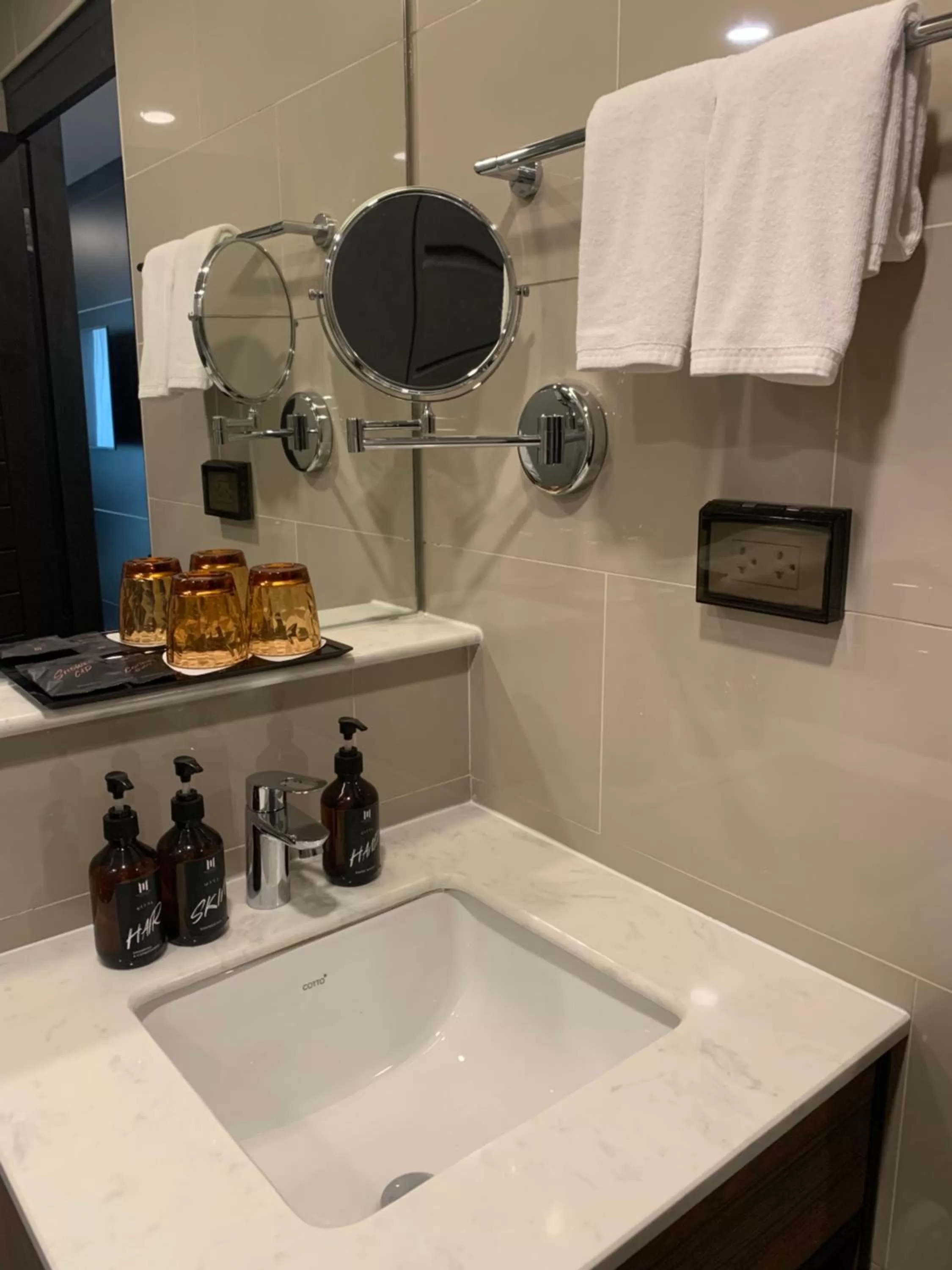 Bathroom in Manhattan Hotel Bangkok