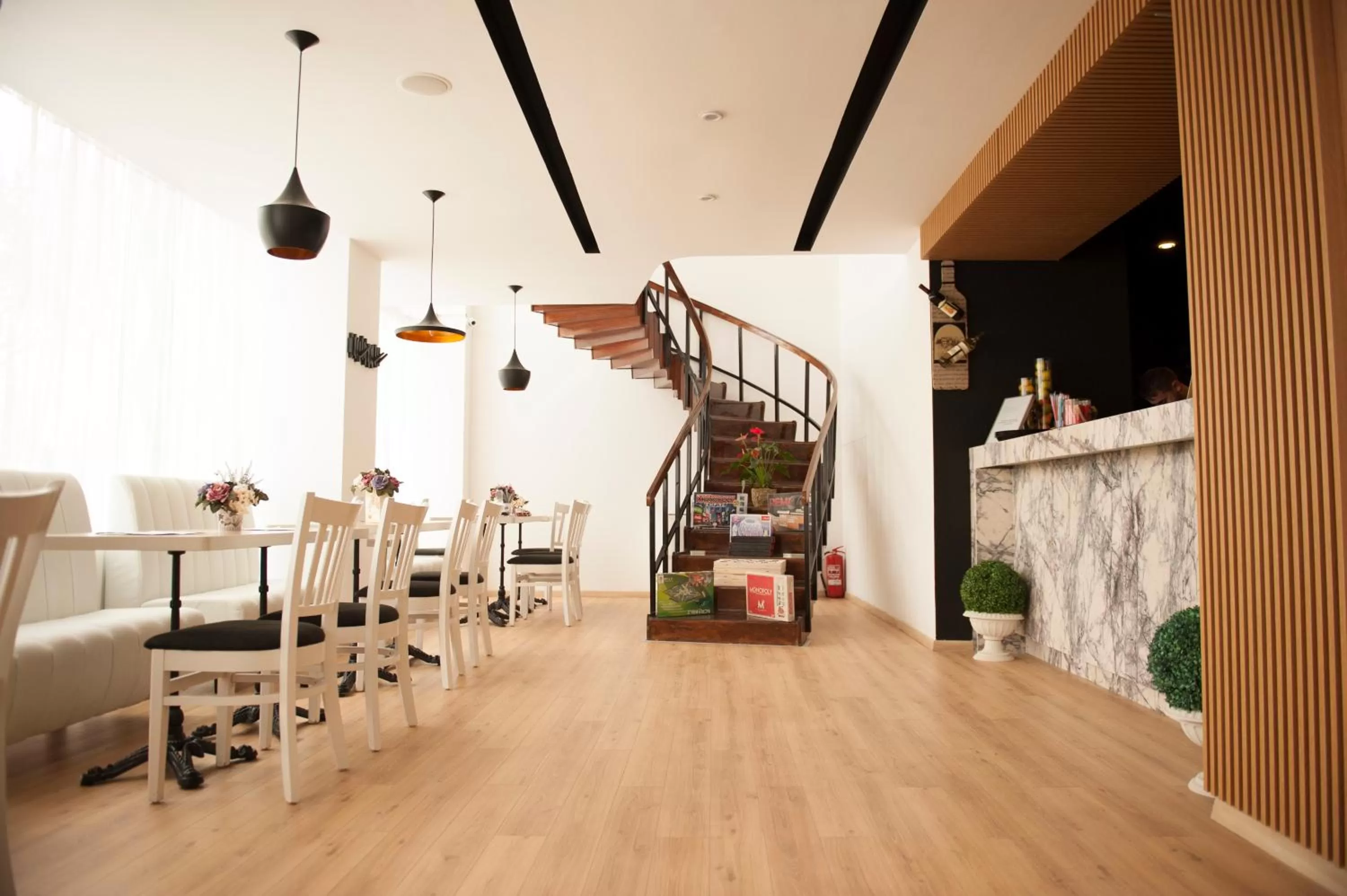 Communal lounge/ TV room in Aqvatonic Hotel - Steaua de Mare