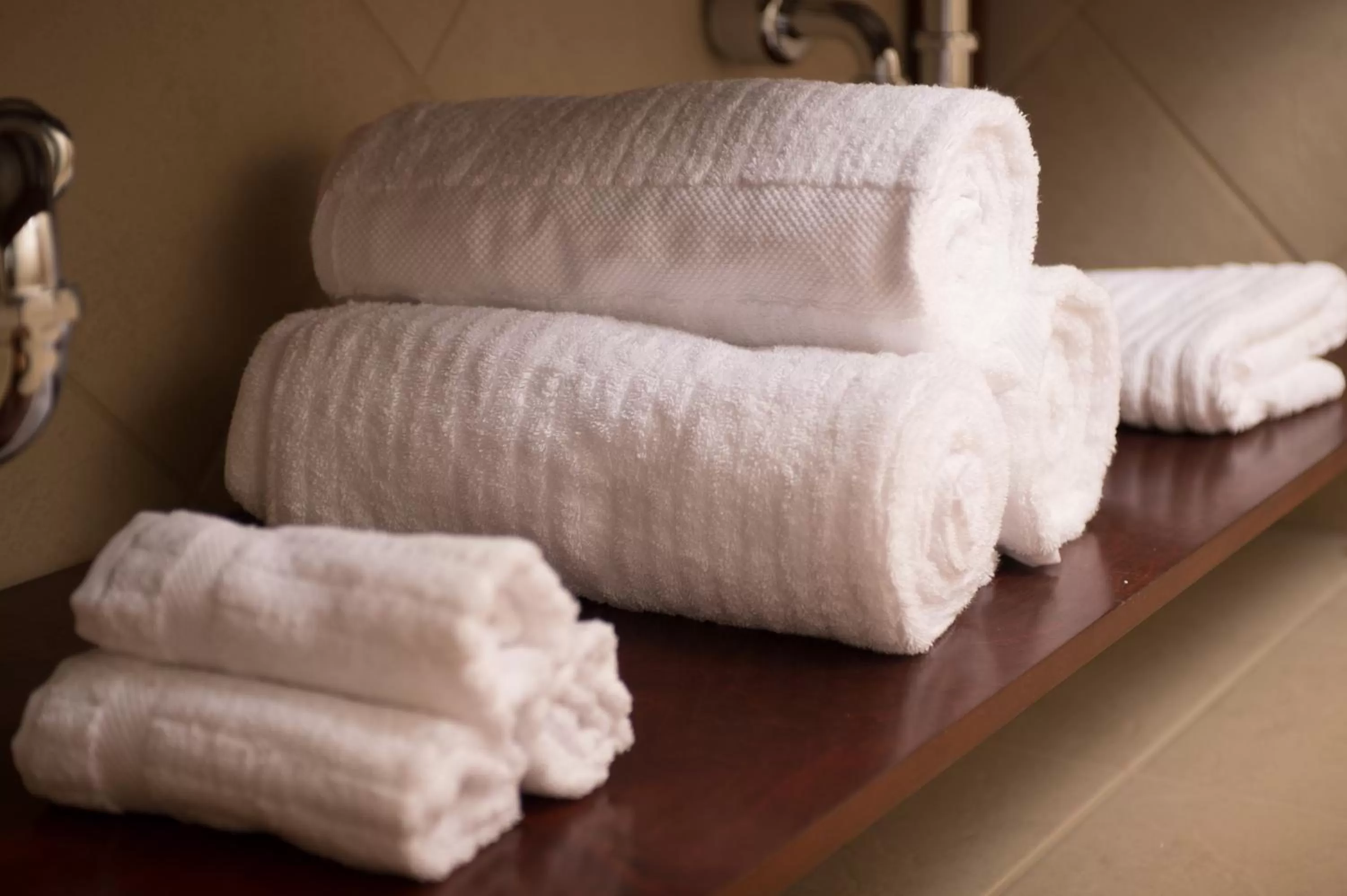 Bathroom, Bed in Bluemont Hotel