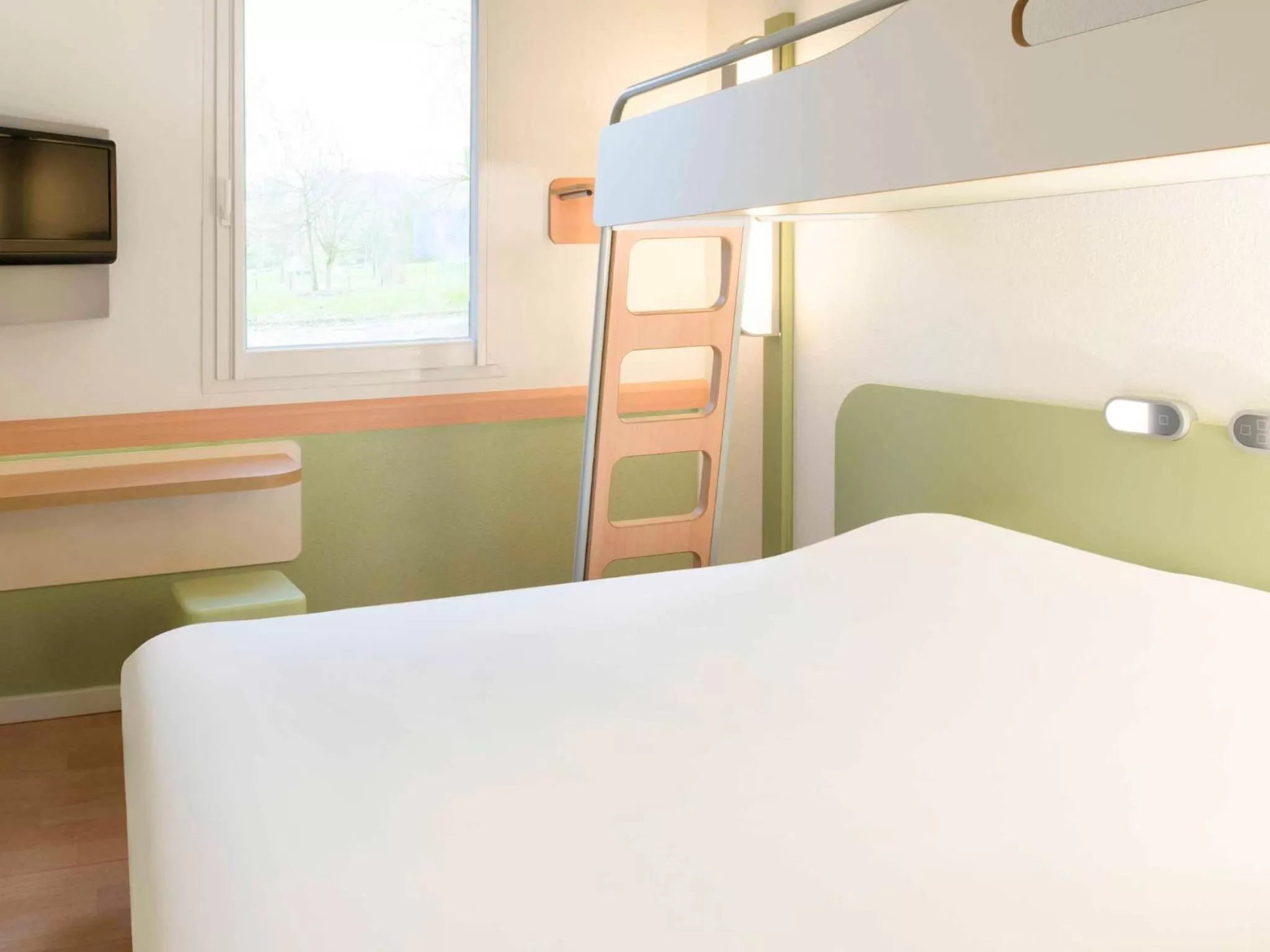 Bed in ibis Budget Lons-le-Saunier