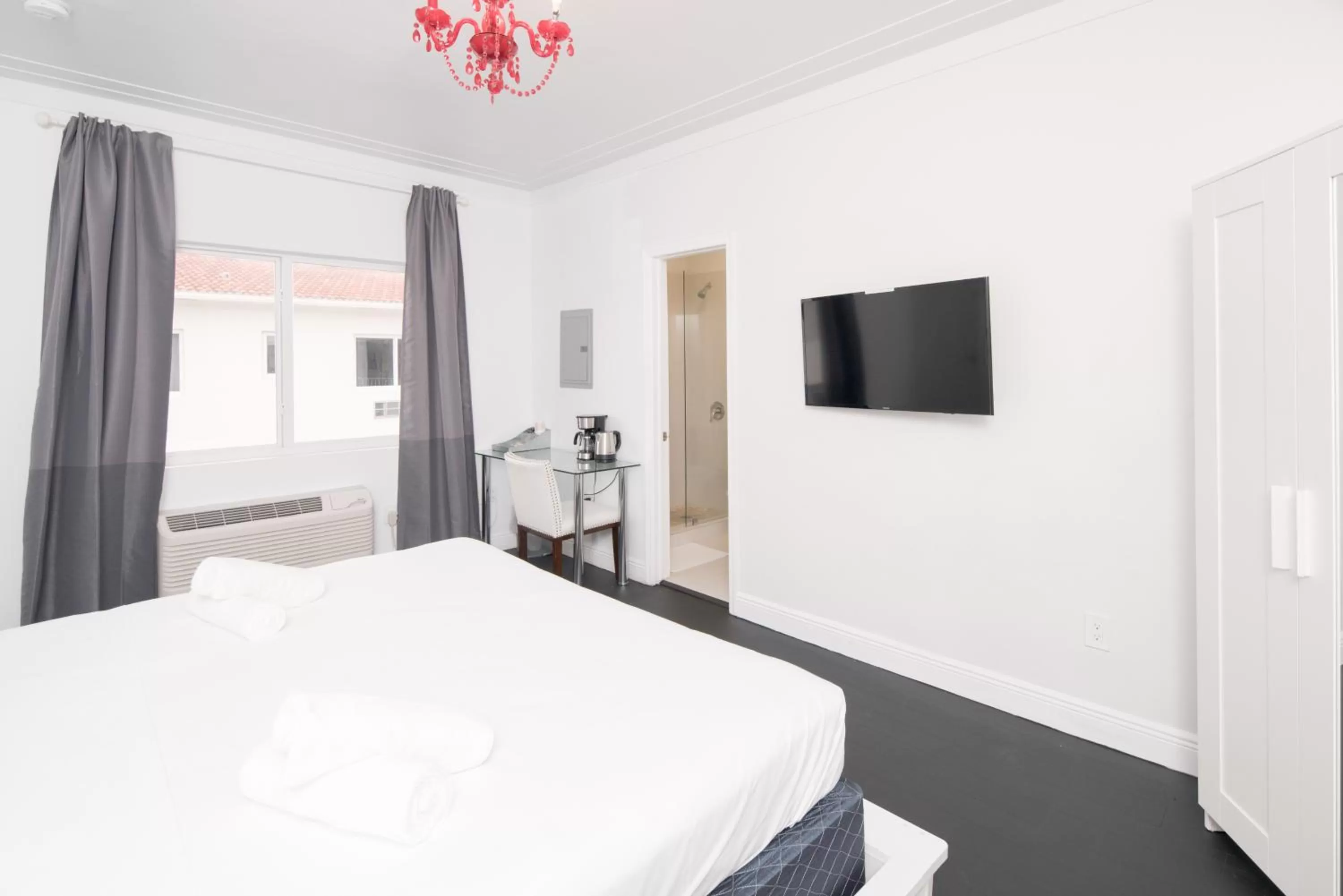 Bedroom, Bed in The Donovan at Miami Beach