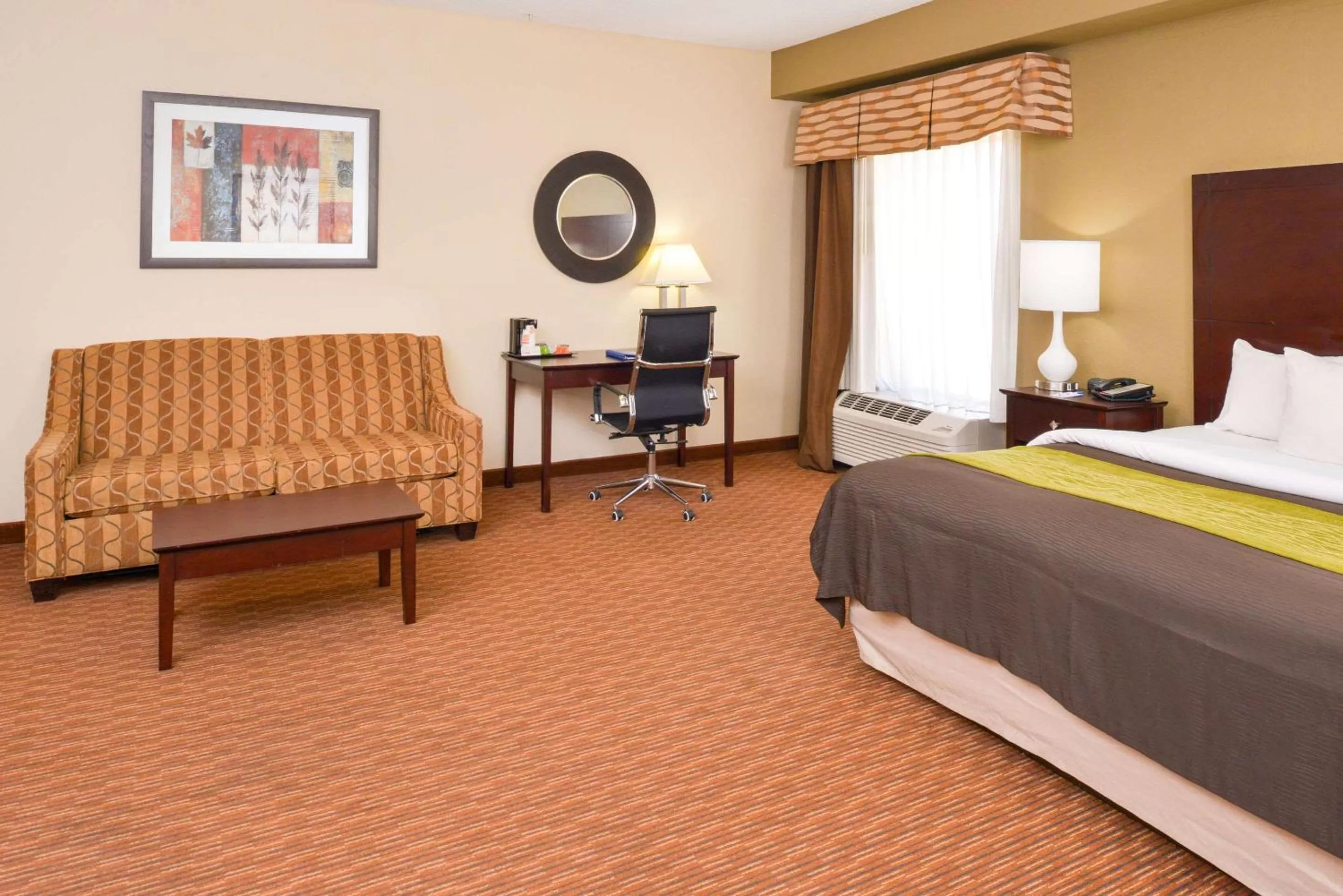 Photo of the whole room, Bed in Holiday Inn Express & Suites Joplin Southeast by IHG