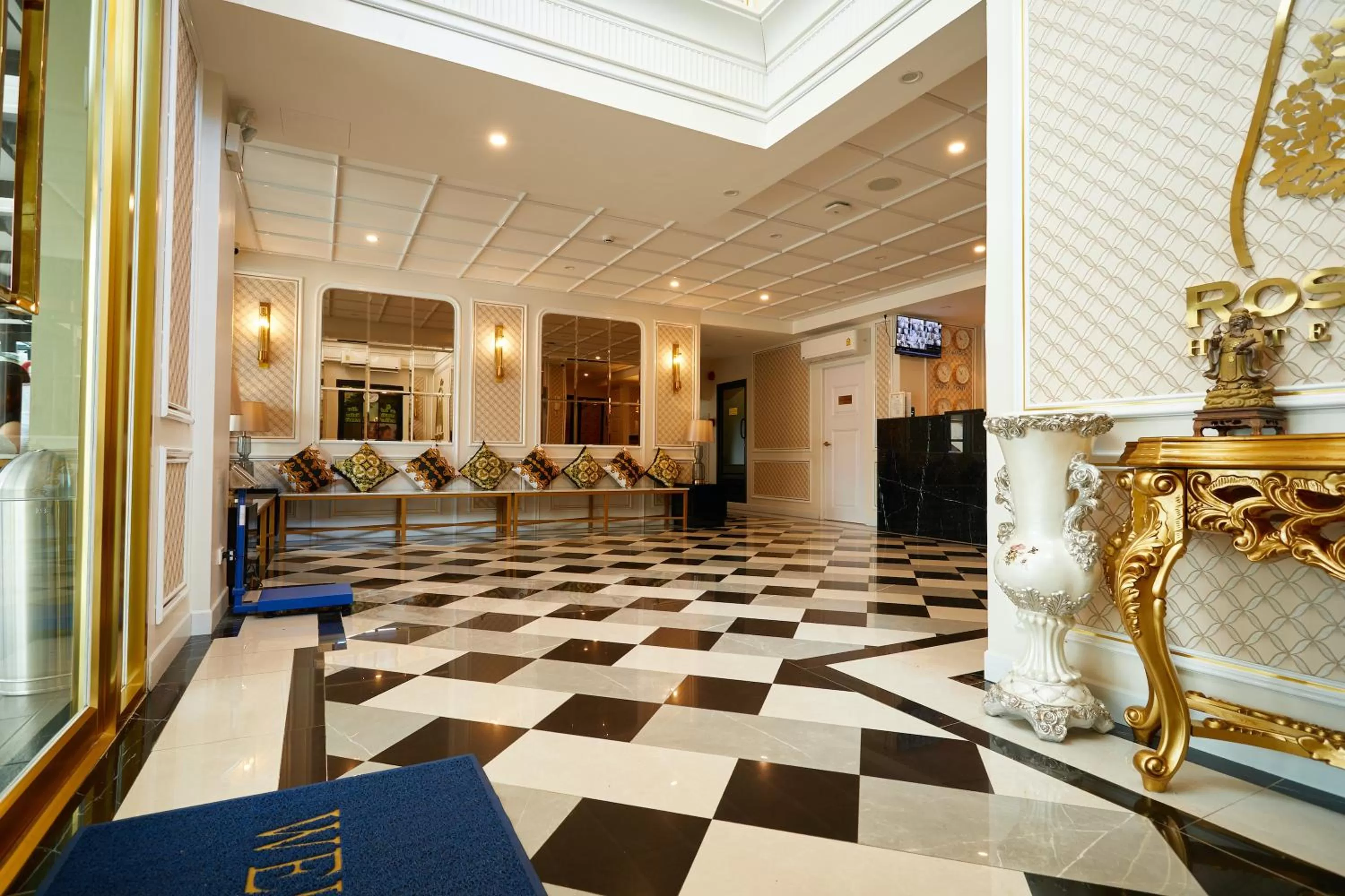 Lobby or reception in Rose Apple Hotel