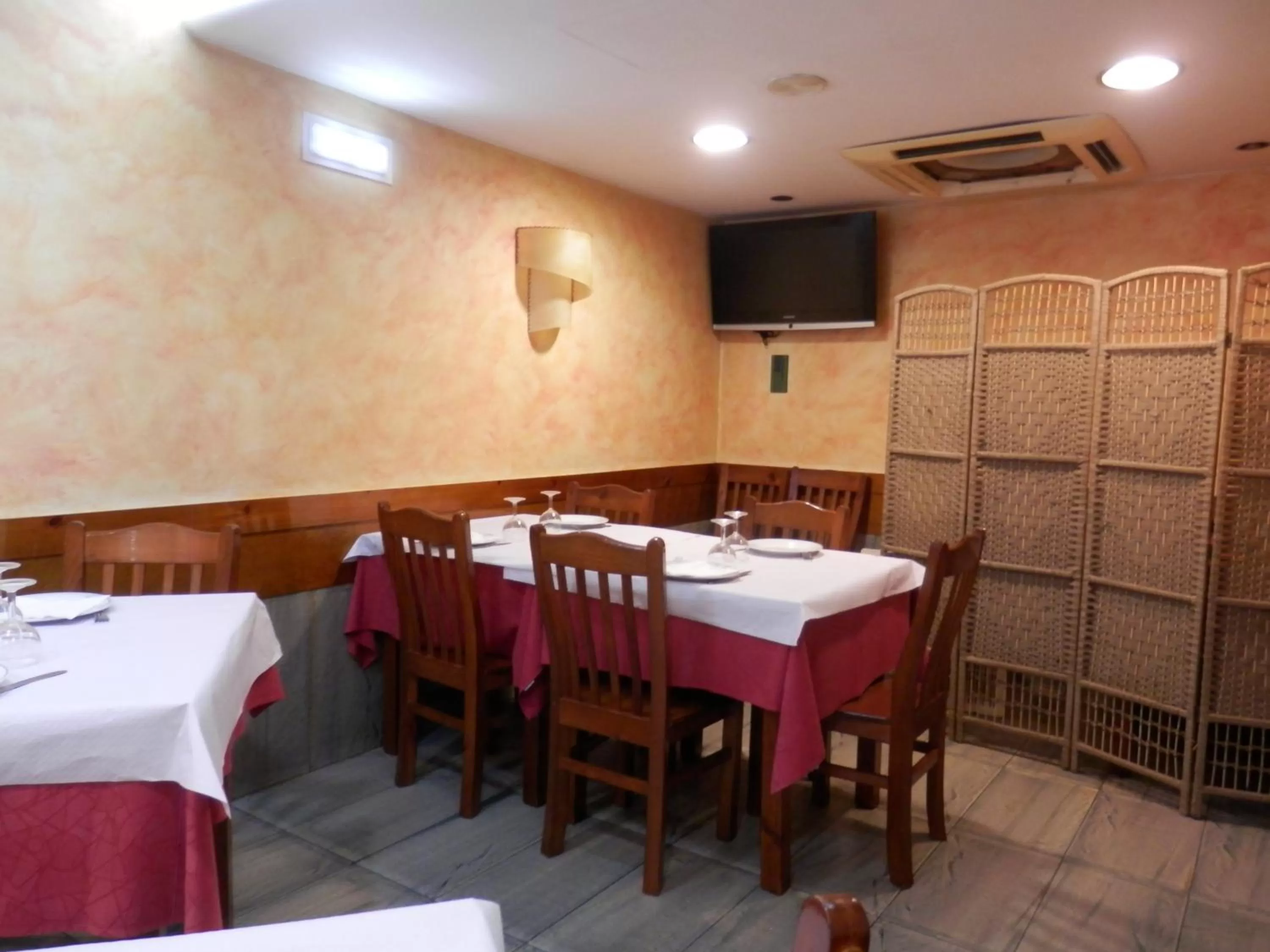 Restaurant/places to eat in Hotel Doña Maria