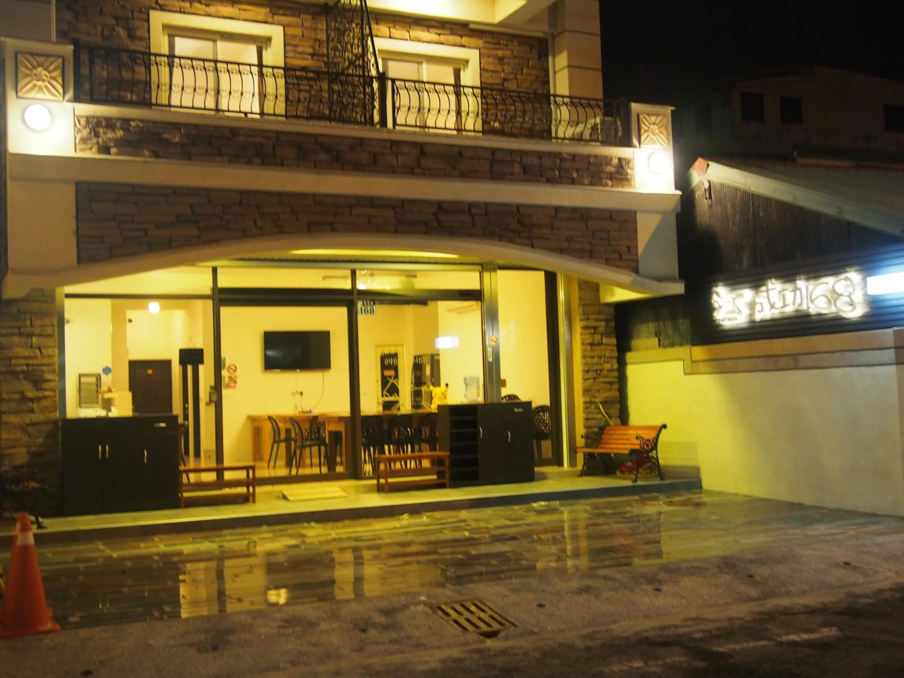 Facade/entrance in Successful 168 B&B