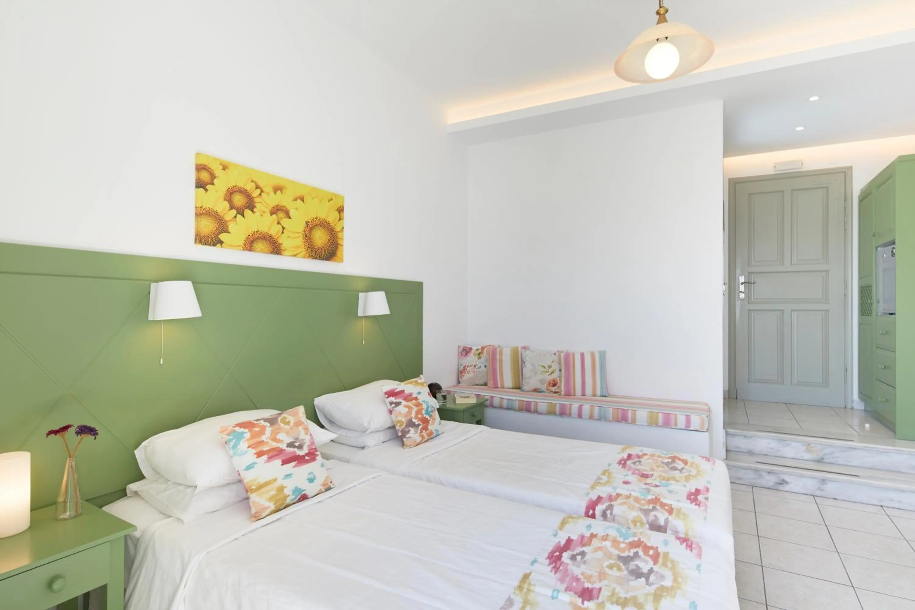 Time of day, Bed in Nissos Thira