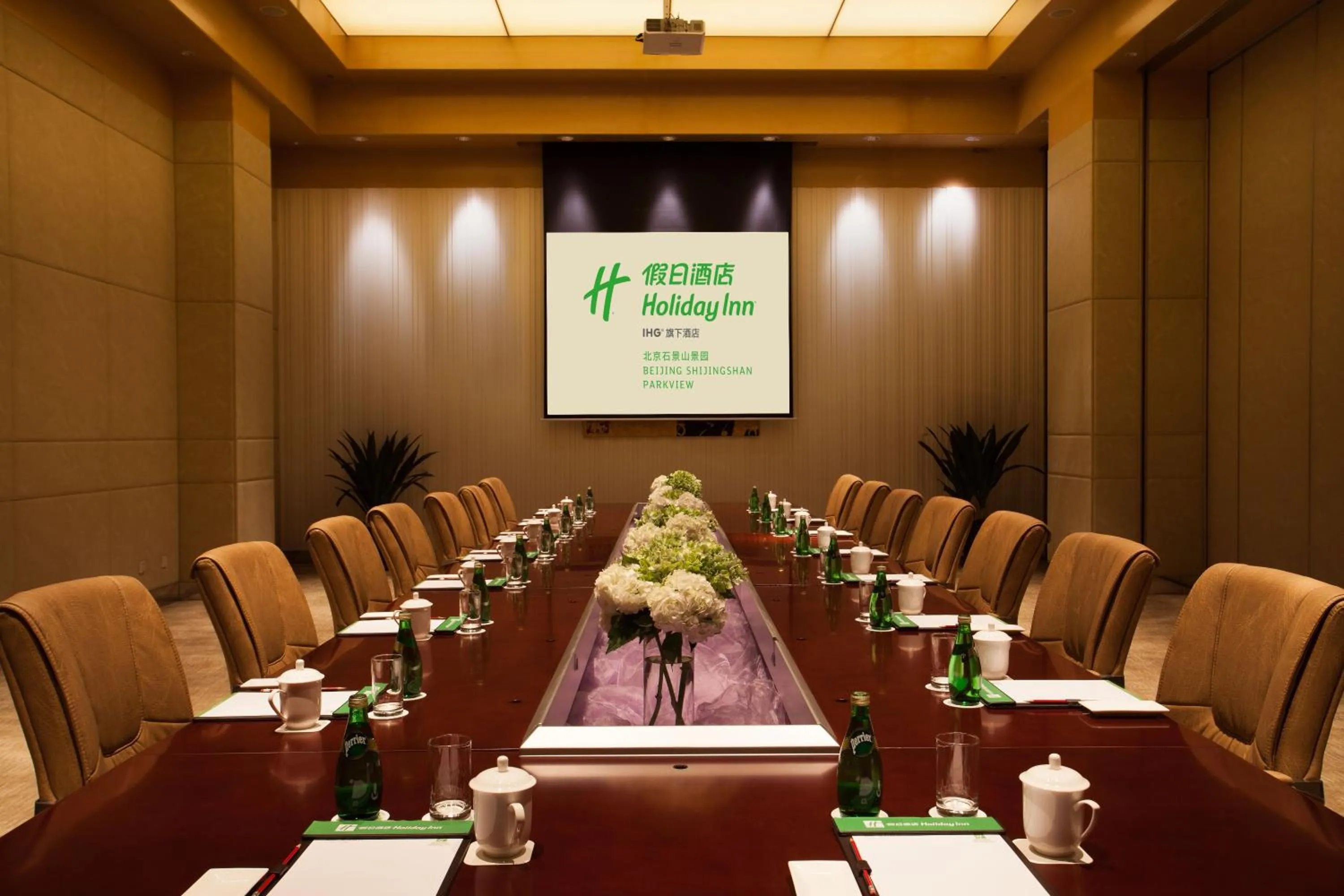 Meeting/conference room in Holiday Inn Beijing Shijingshan Parkview by IHG